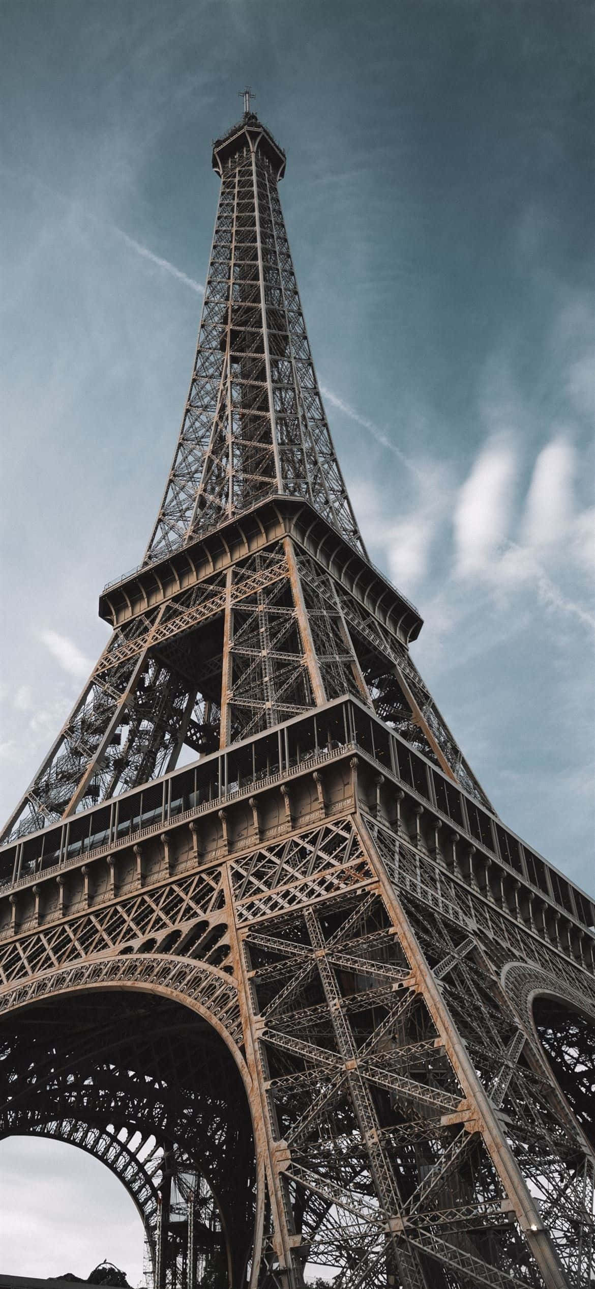 1170x2532 Vista Ascendente de la Torre Eiffel Fondos de pantalla