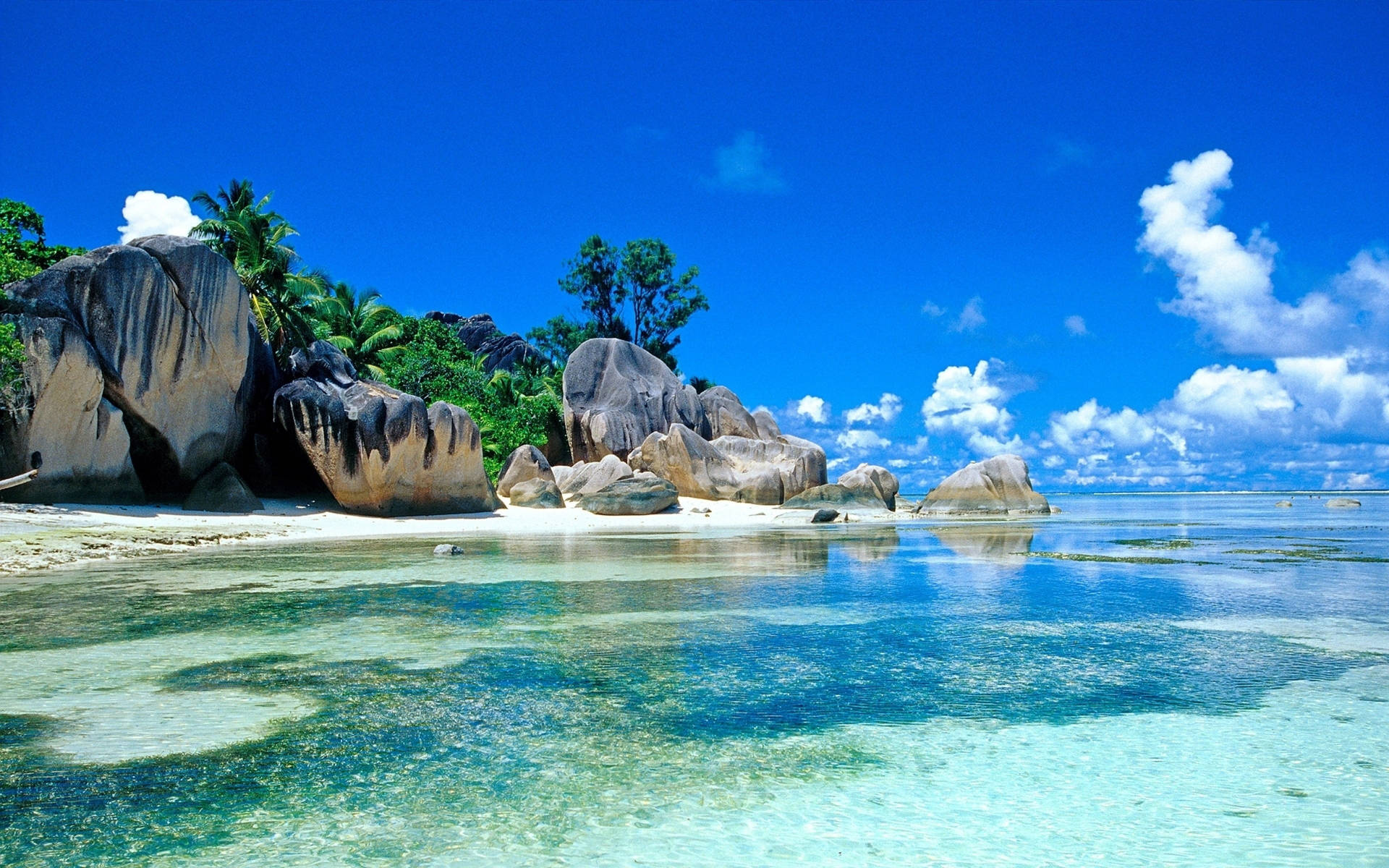32K Ultra HD Playa Naturaleza Agua Cristalina