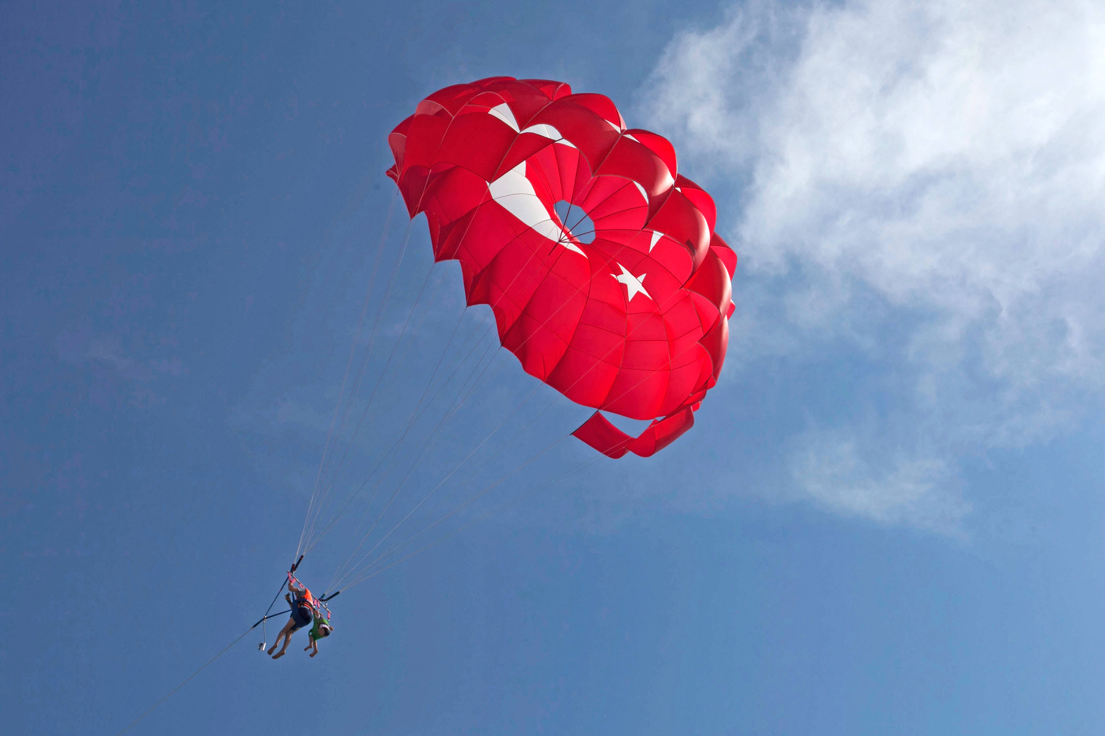 Abrazando la Aventura con el Parapente Acuático Fondos de pantalla