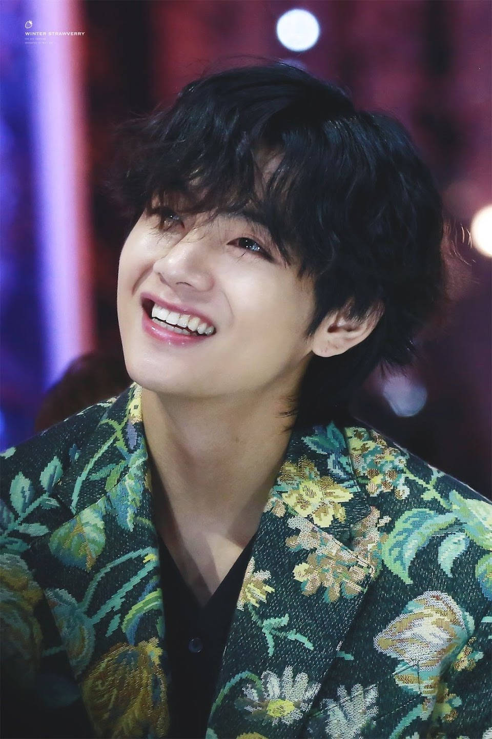 Abrigo estampado floral de V de BTS Fondos de pantalla