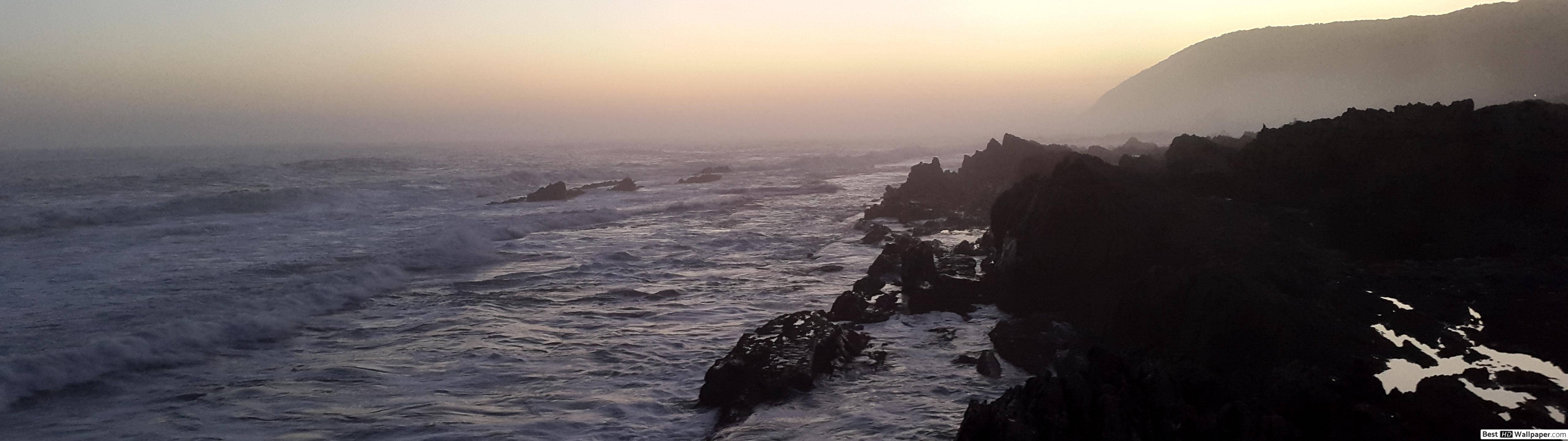 Acantilado Rocoso Iluminado por el Horizonte Fondos de pantalla