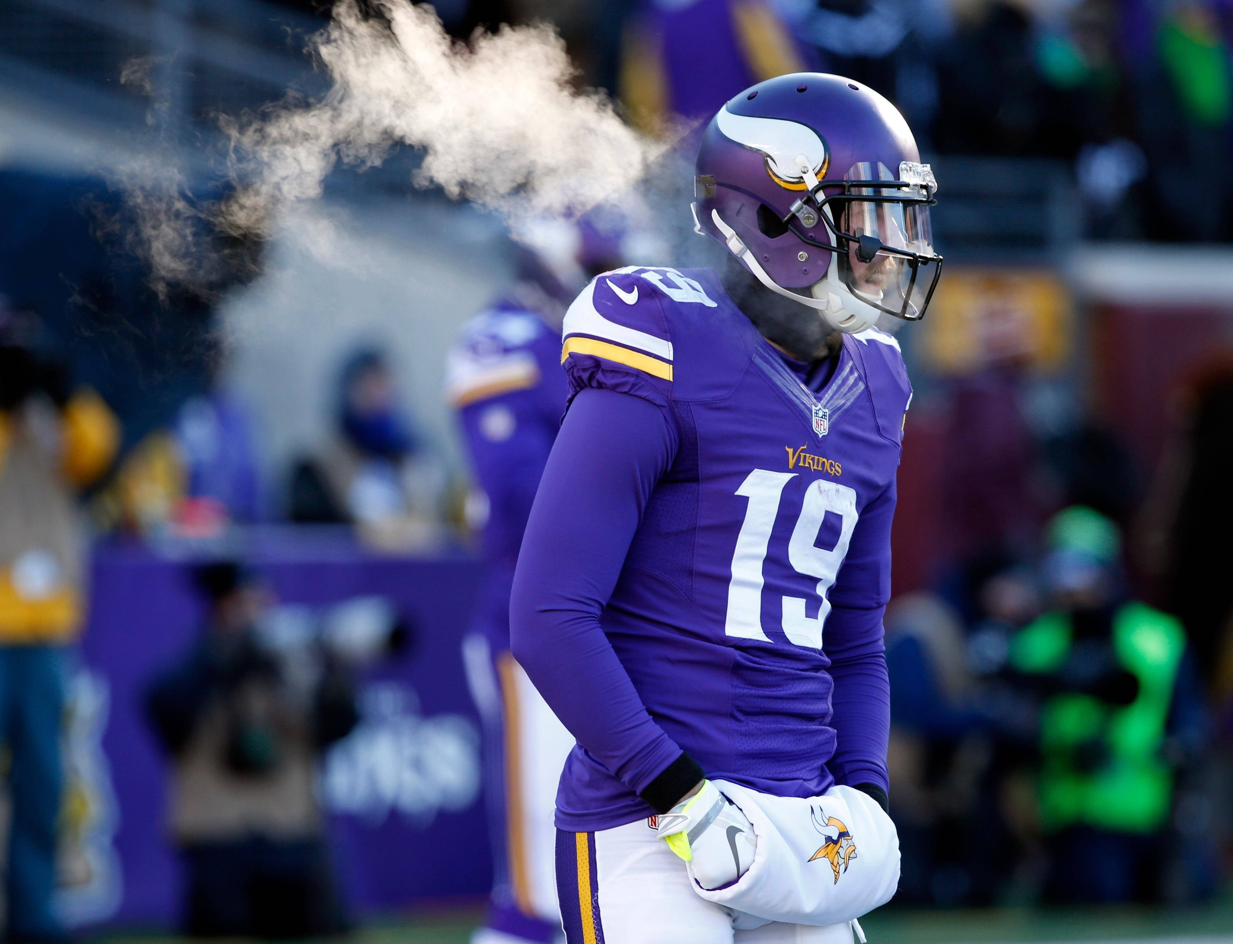 Adam Thielen en un Partido de Fútbol con Frío Intenso Fondos de pantalla