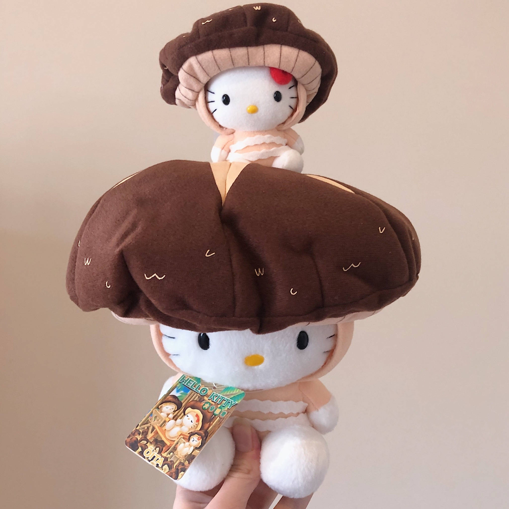 Adorables Peluches de Hongo Hello Kitty PFP Fondos de pantalla