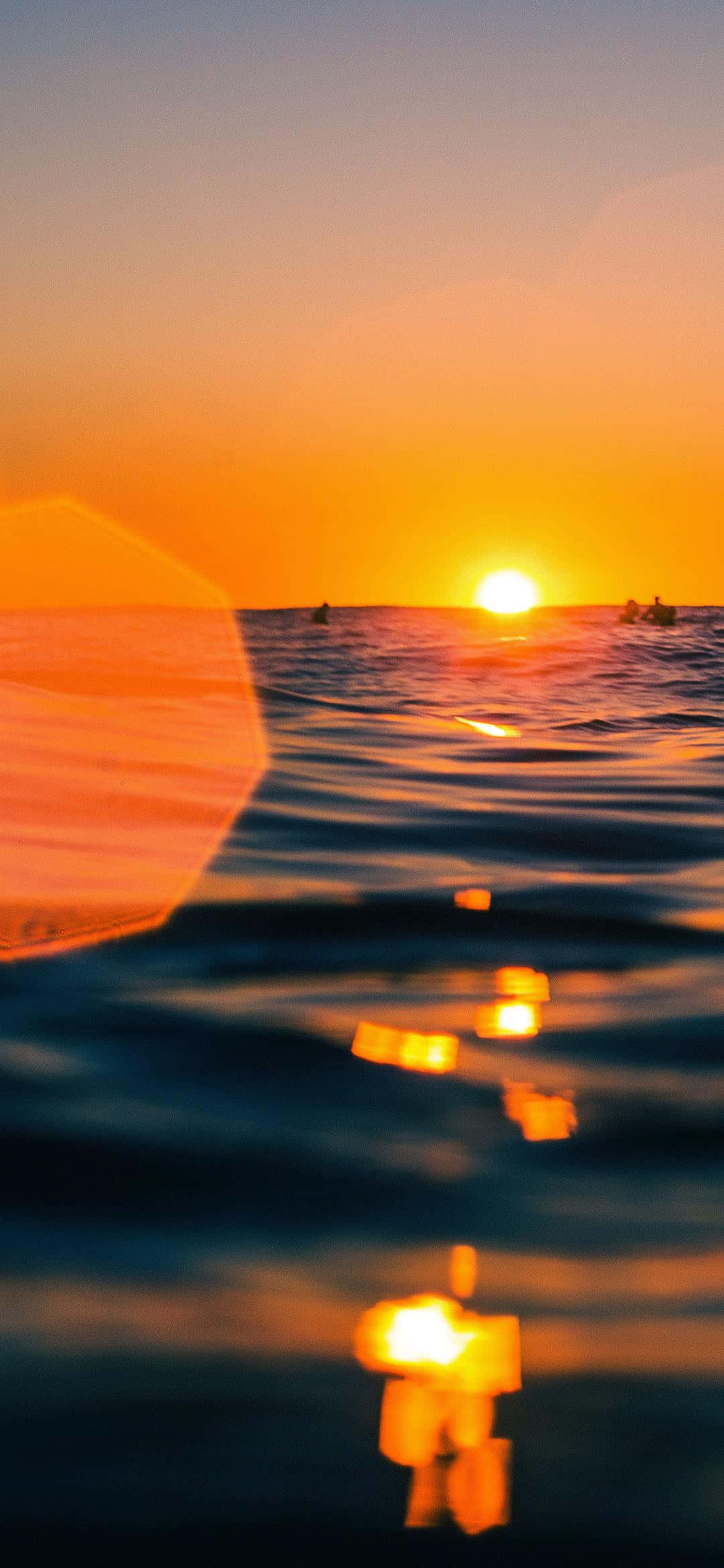 Amanecer sobre el agua del océano Fondos de pantalla