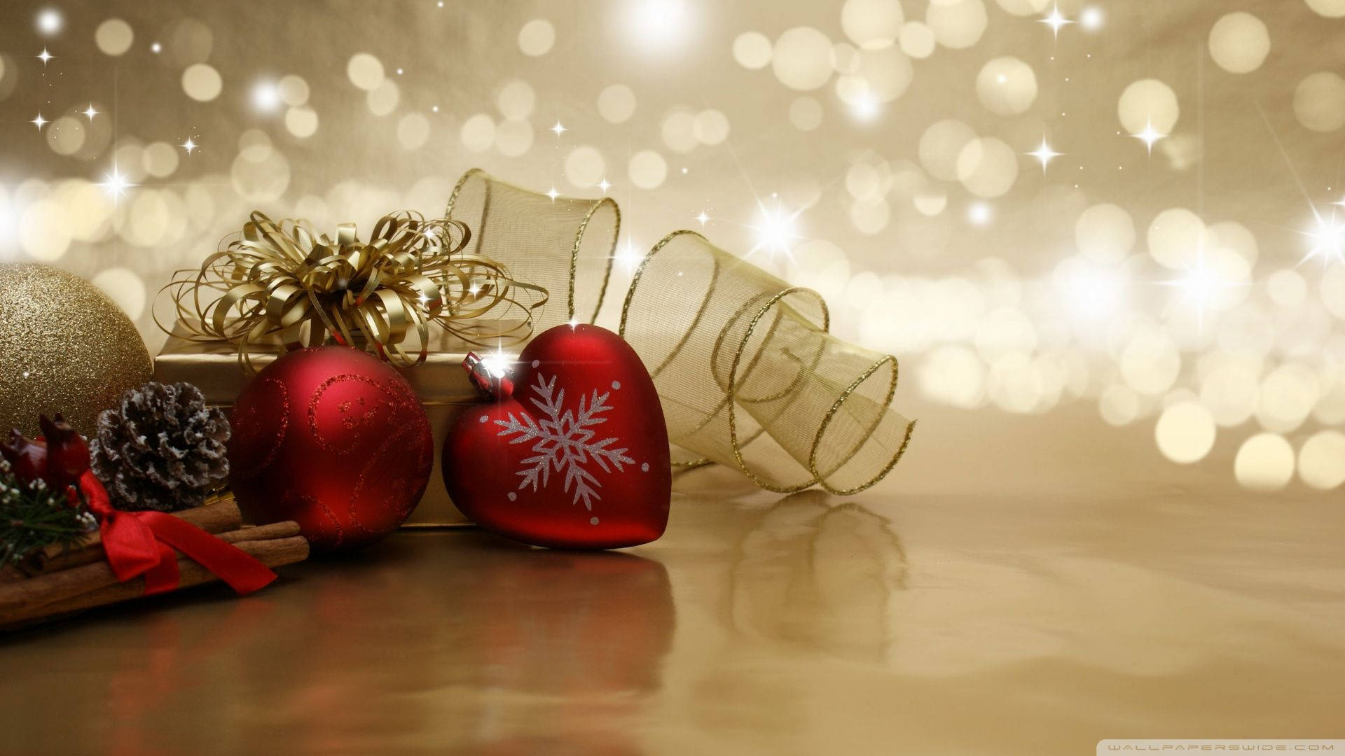 ¡Añade un toque mágico navideño a tu hogar este año con adornos navideños rojos y dorados! Fondos de pantalla