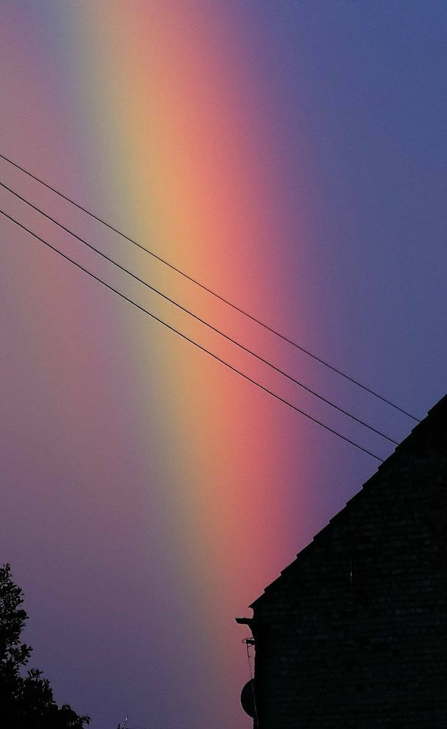 Arcoíris pastel en el cielo nocturno púrpura Fondos de pantalla