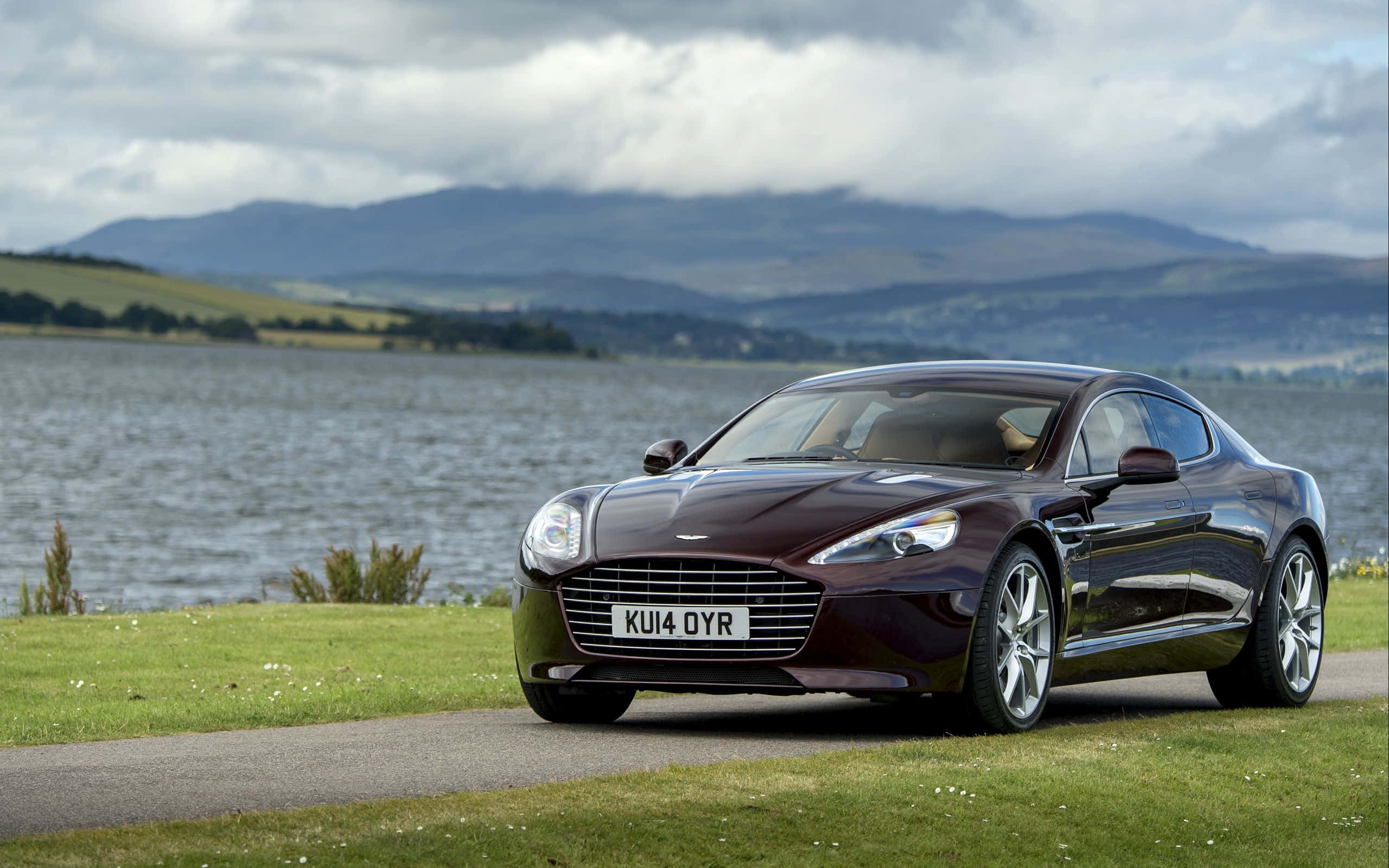 Aston Martin Rapide S en la Carretera Fondos de pantalla