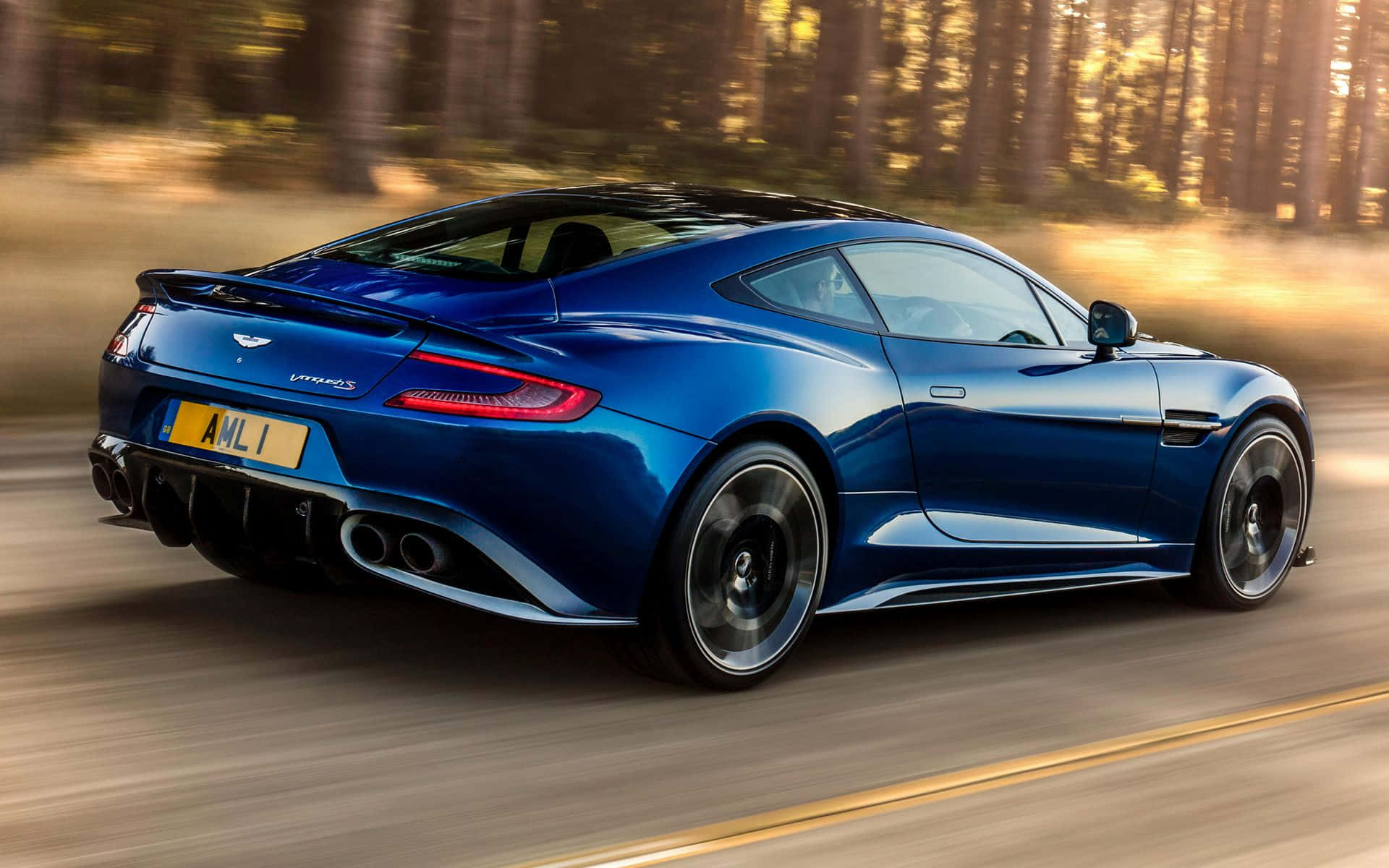 Aston Martin Vanquish - El Epítome del Lujo y Rendimiento Británico Fondos de pantalla