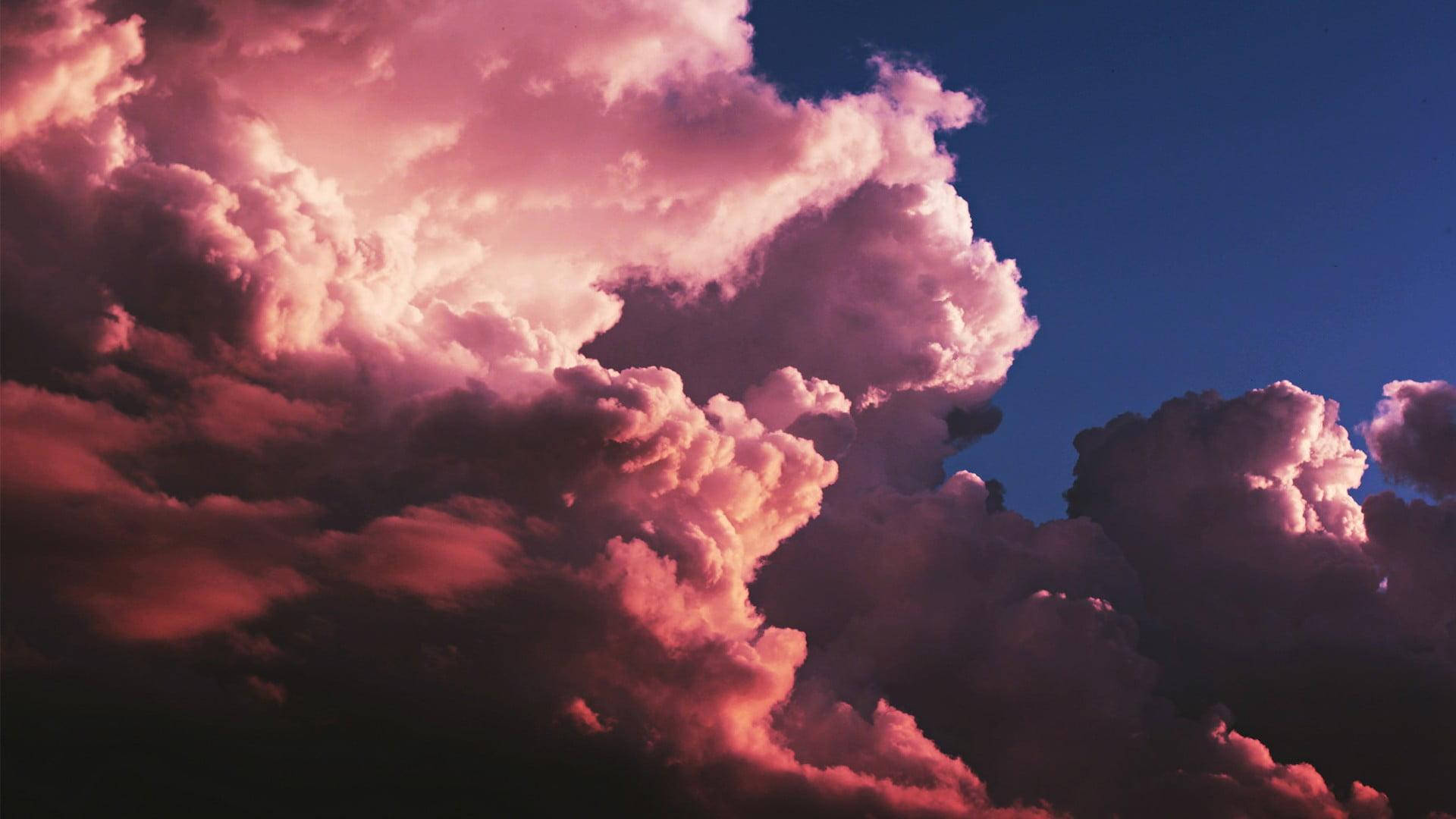 Atardecer Elegante con Nubes Rojas Estéticas y Esponjosas Fondos de pantalla