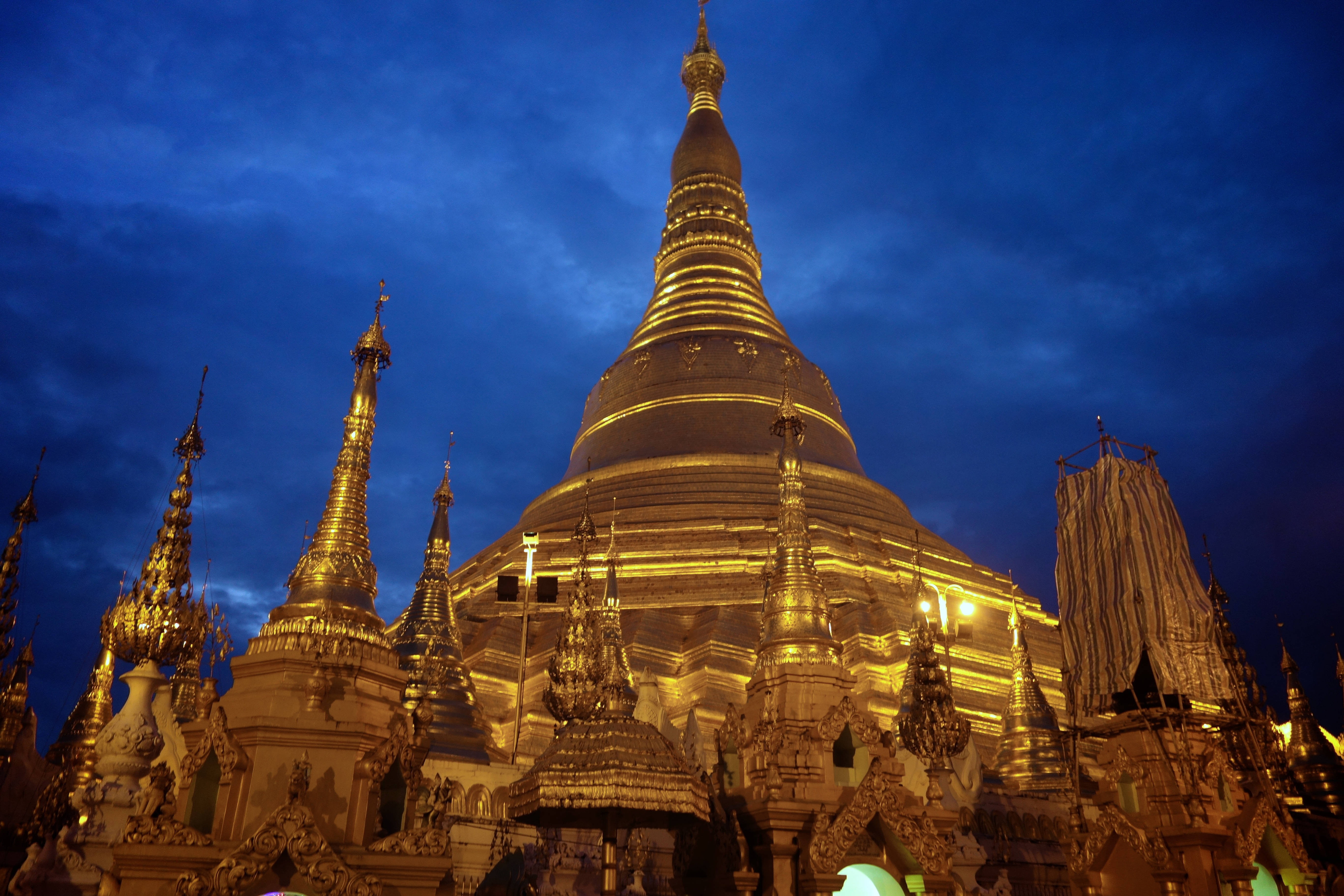 Atardecer en Shwedagon de Yangón Fondos de pantalla