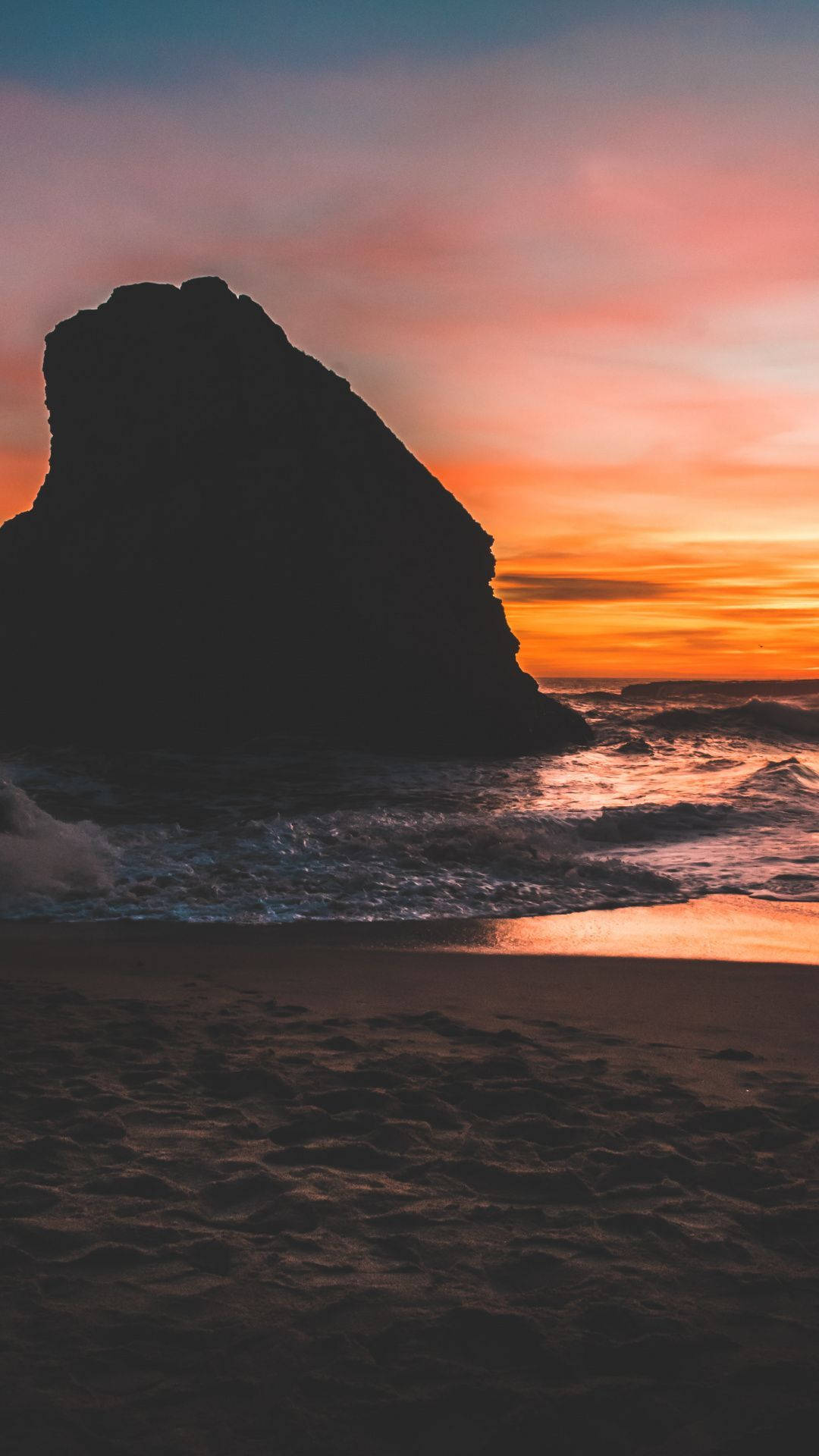 Atardecer estético con silueta de roca Fondos de pantalla