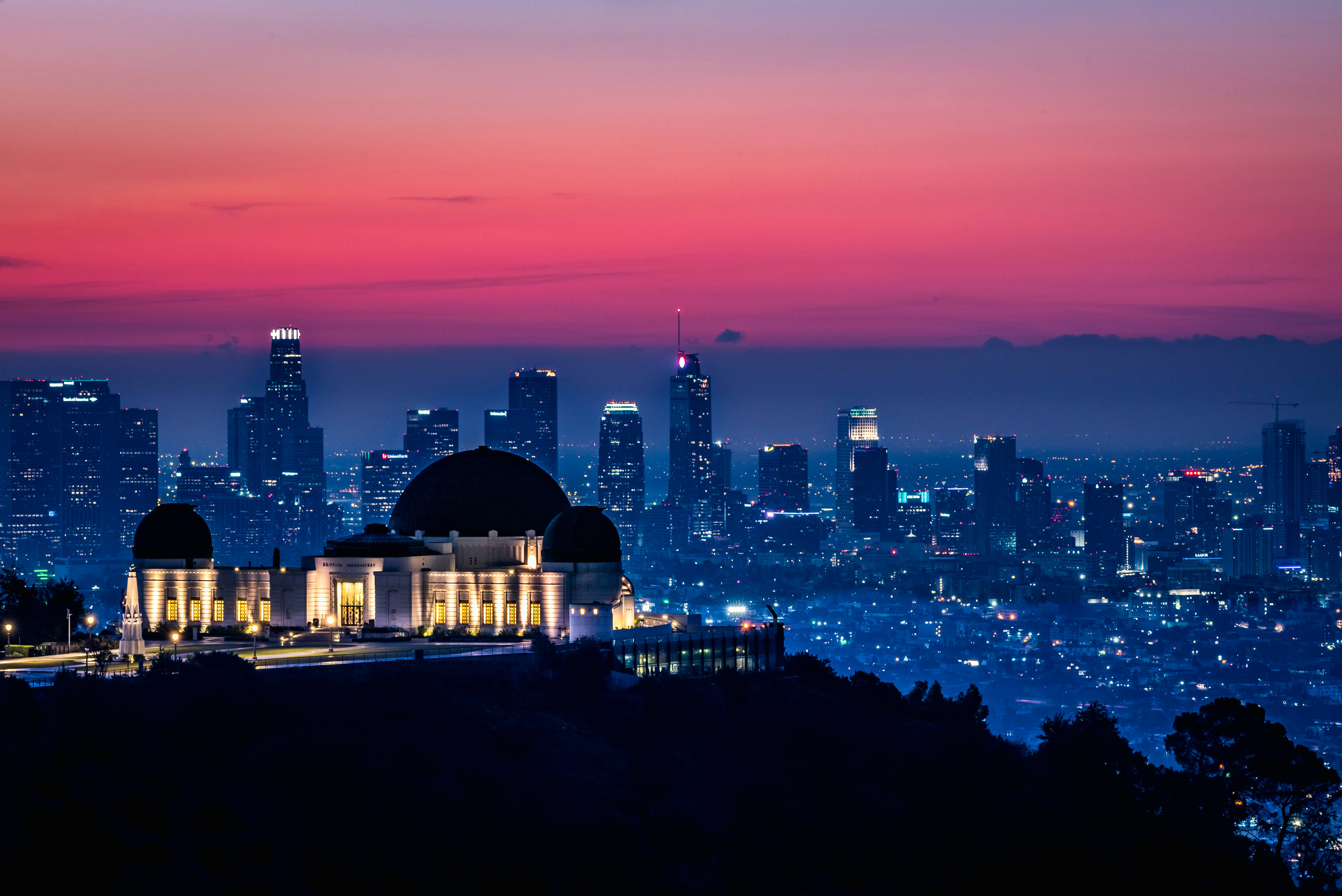 Atardecer fascinante de Los Ángeles desde el Observatorio Griffith Fondos de pantalla