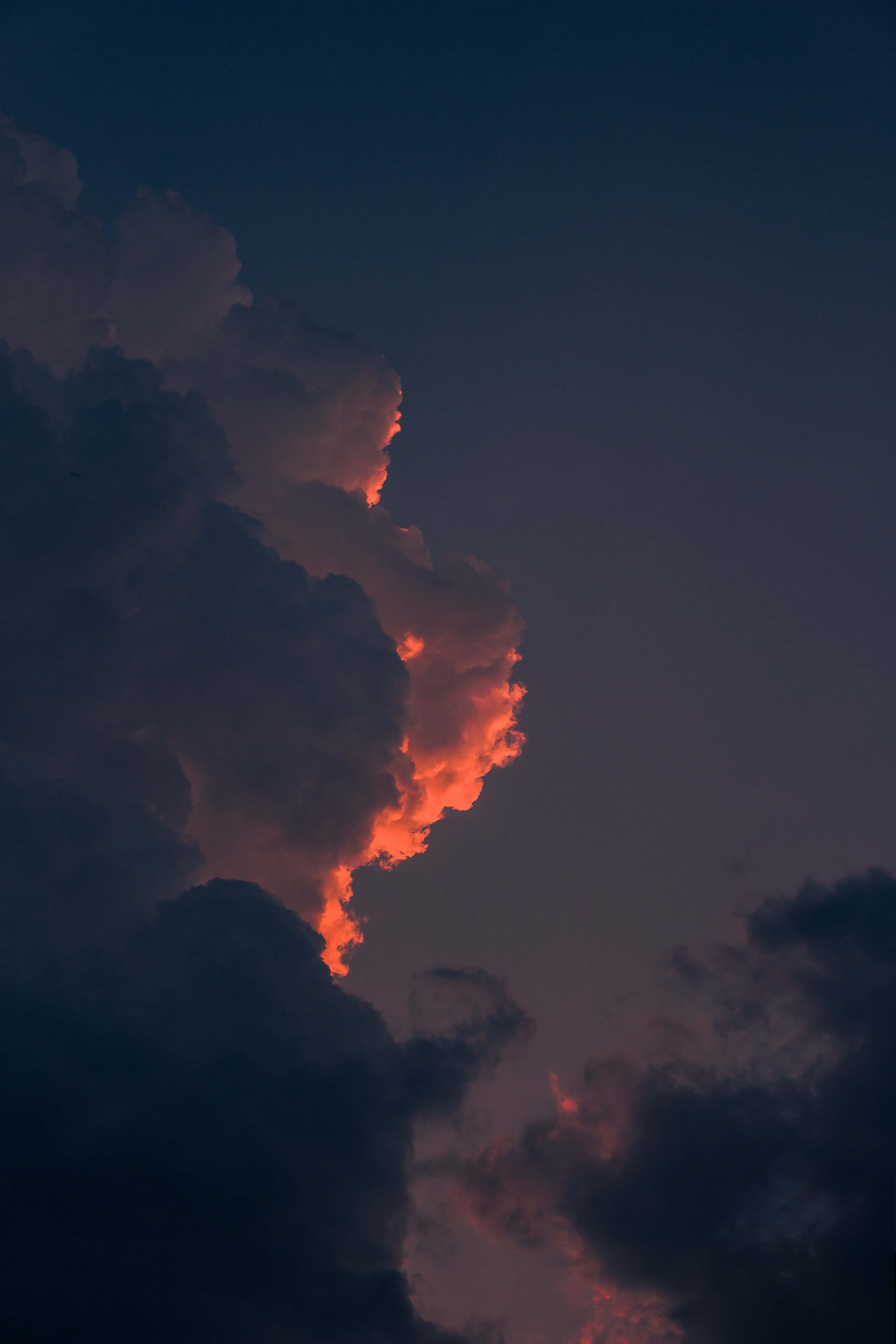 Atardecer Fenomenal sobre un Cielo Estético Sereno Fondos de pantalla