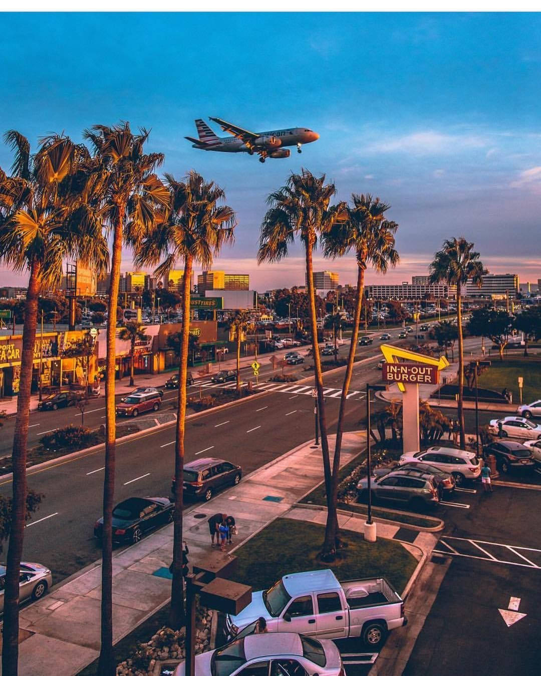 Atardecer sobre el Aeropuerto Internacional de Los Ángeles (LAX) Fondos de pantalla