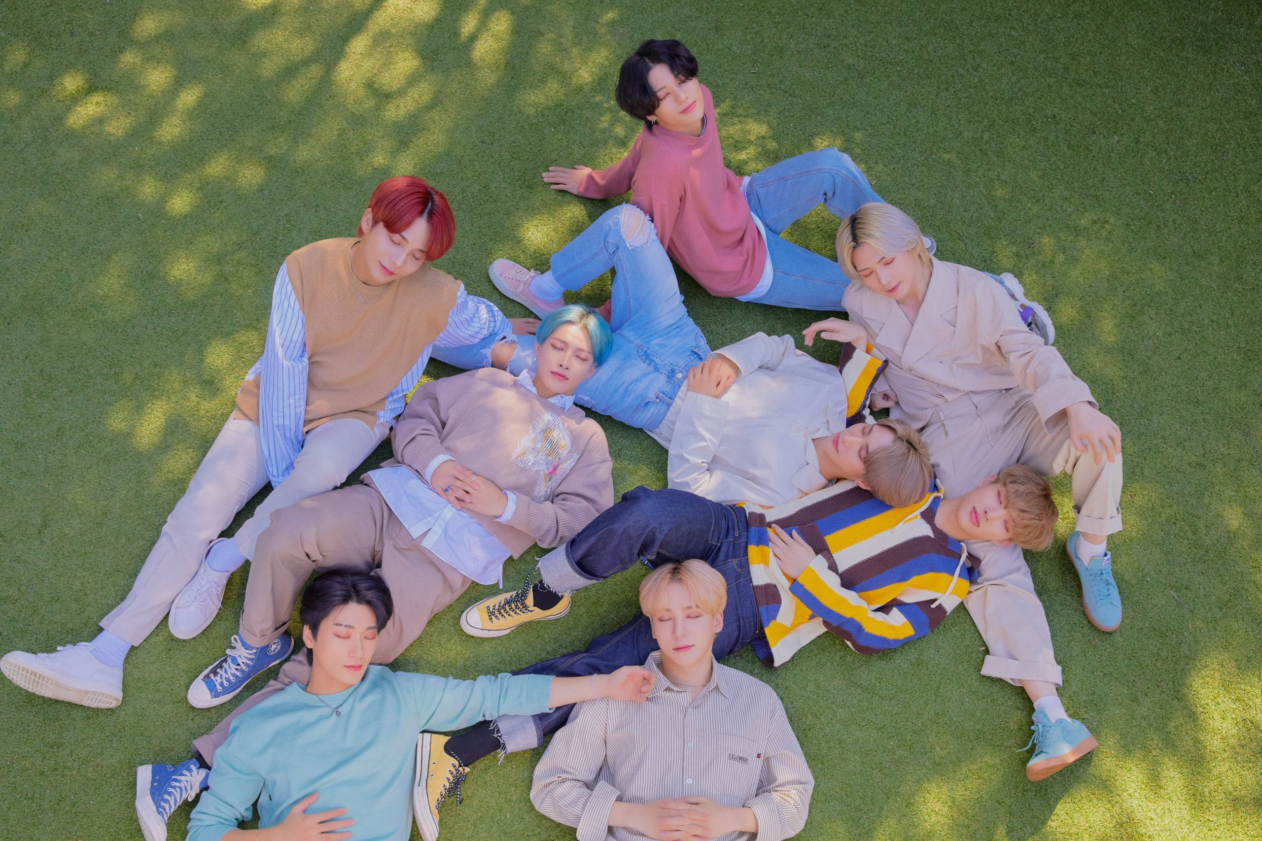 ATEEZ en el campo Fondos de pantalla