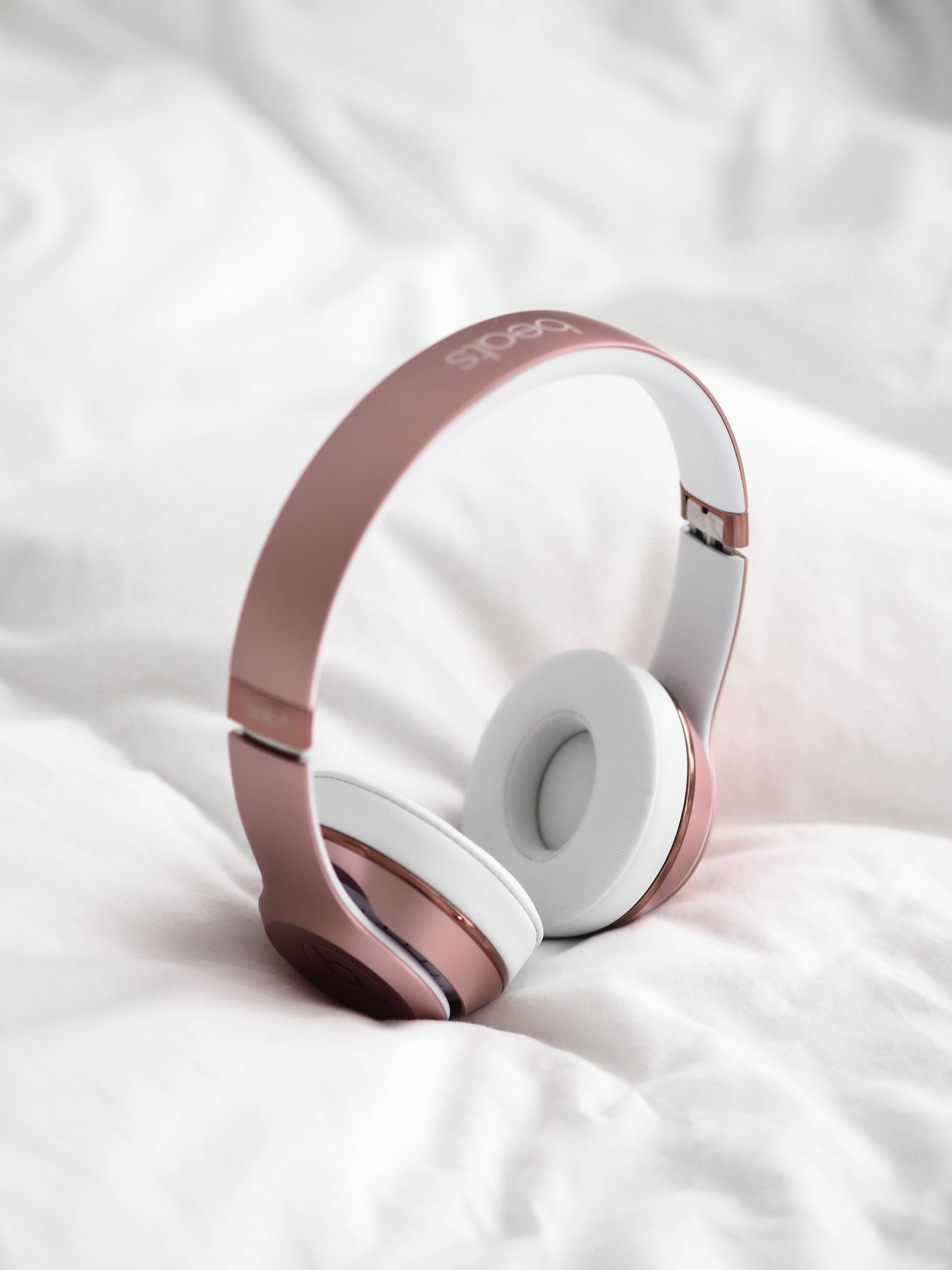 Auriculares estéticos color rosa dorado Fondos de pantalla