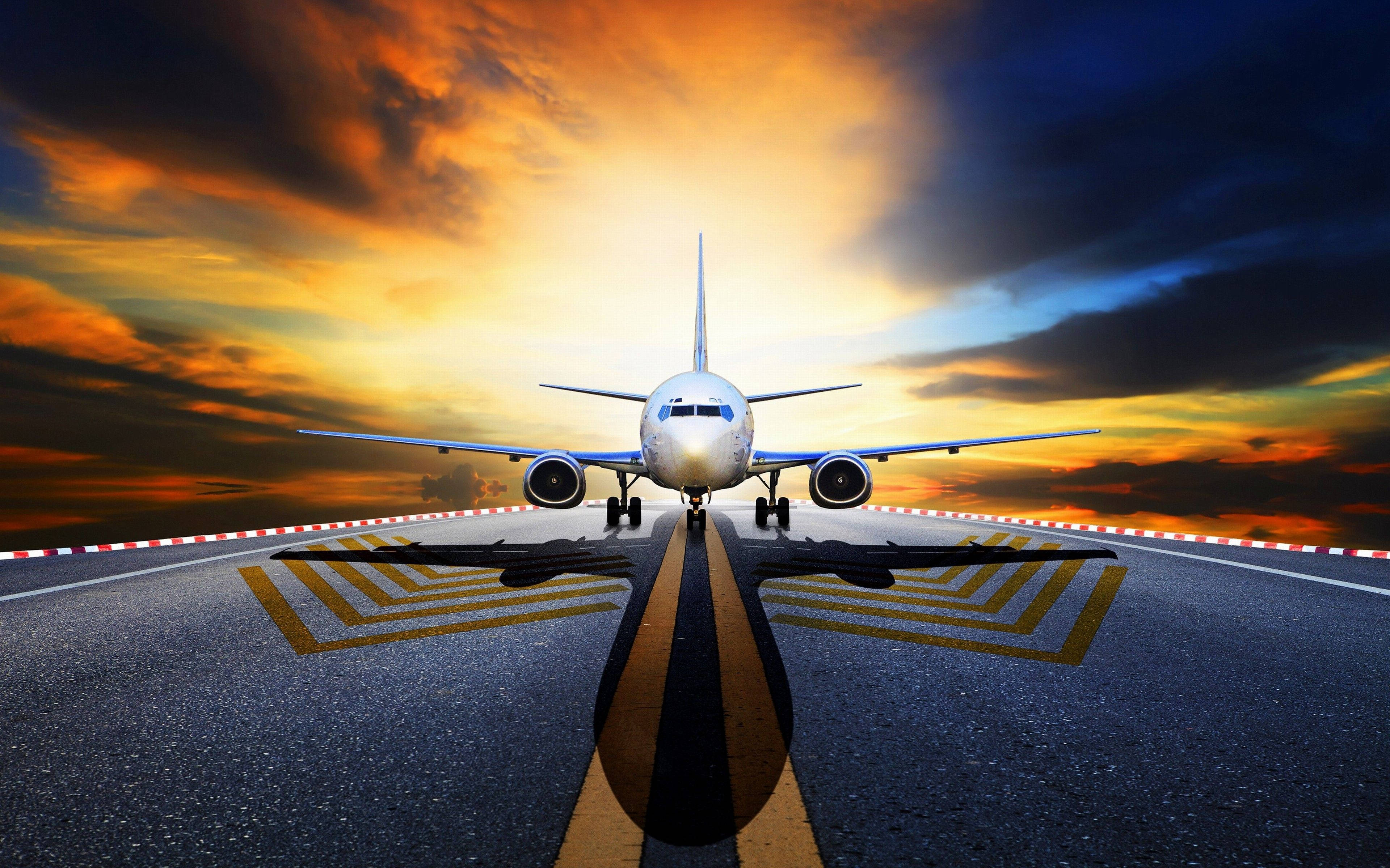 Avión 4K en Pista de Aterrizaje Fondos de pantalla