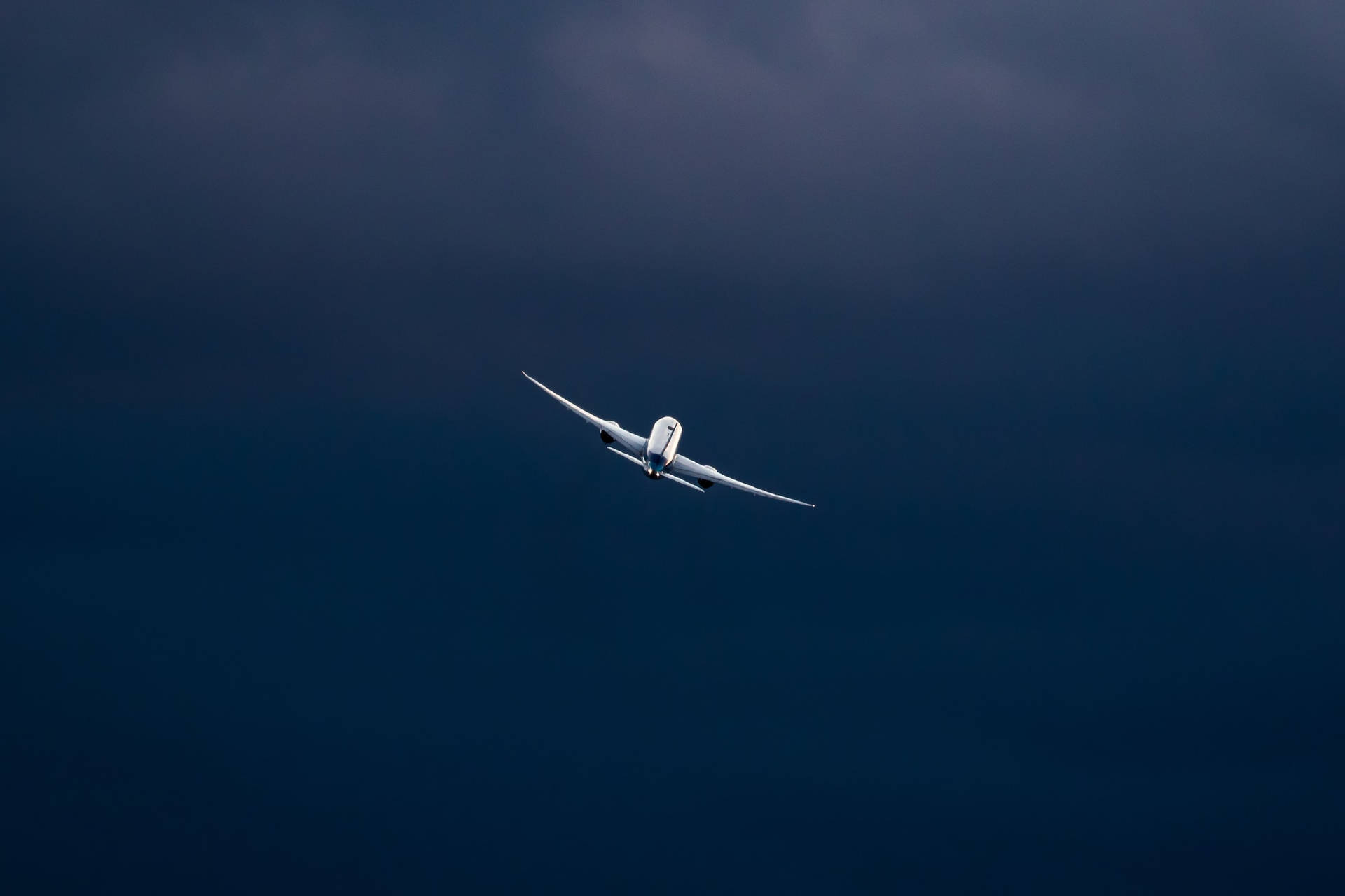 Avión volando en el cielo Fondos de pantalla