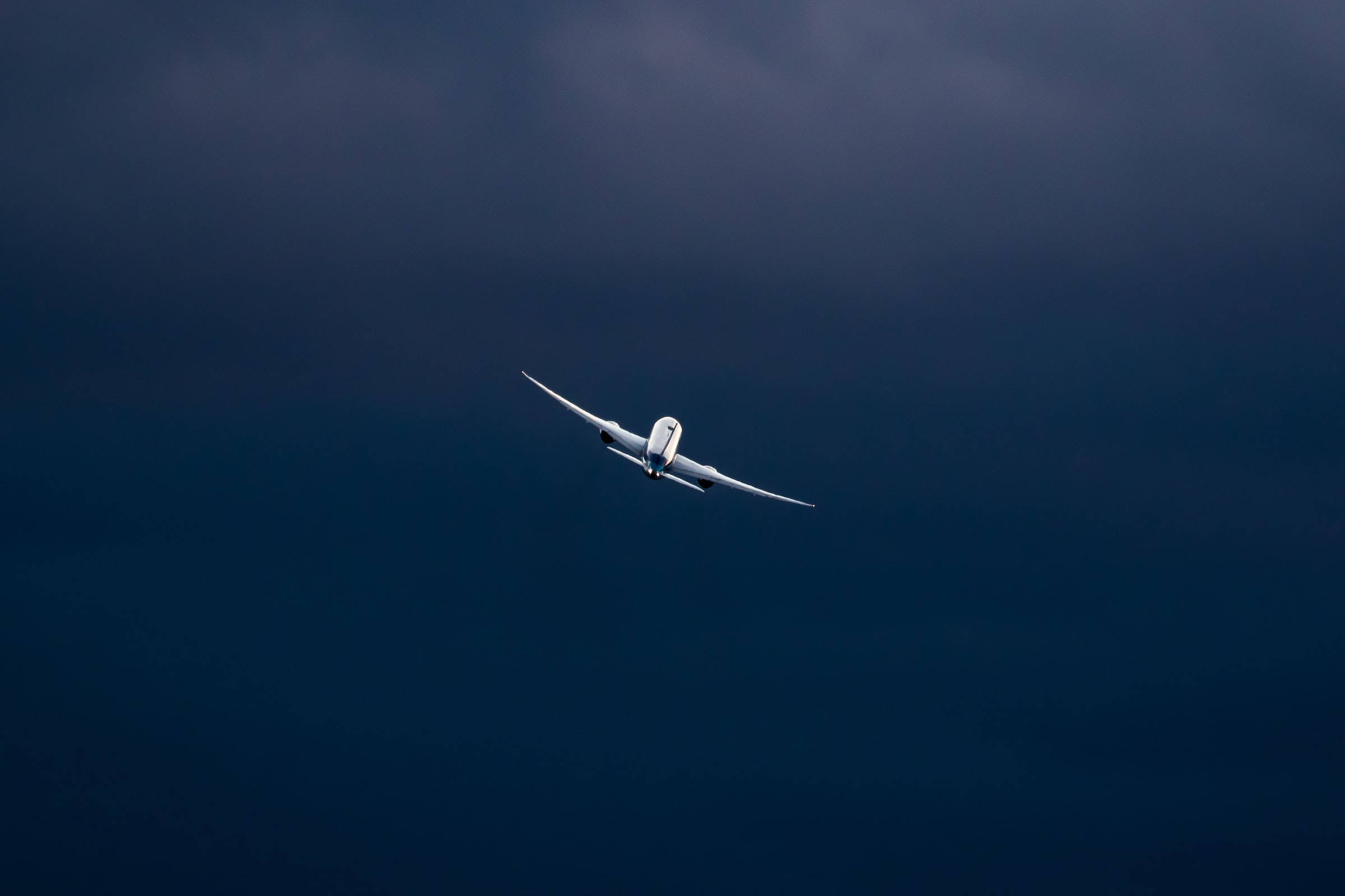 Avión volando en el cielo Fondos de pantalla