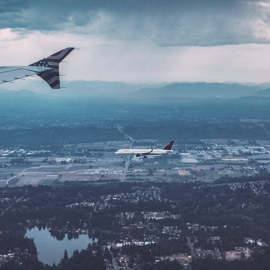 Avioneta Sobre la Ciudad Fondos de pantalla