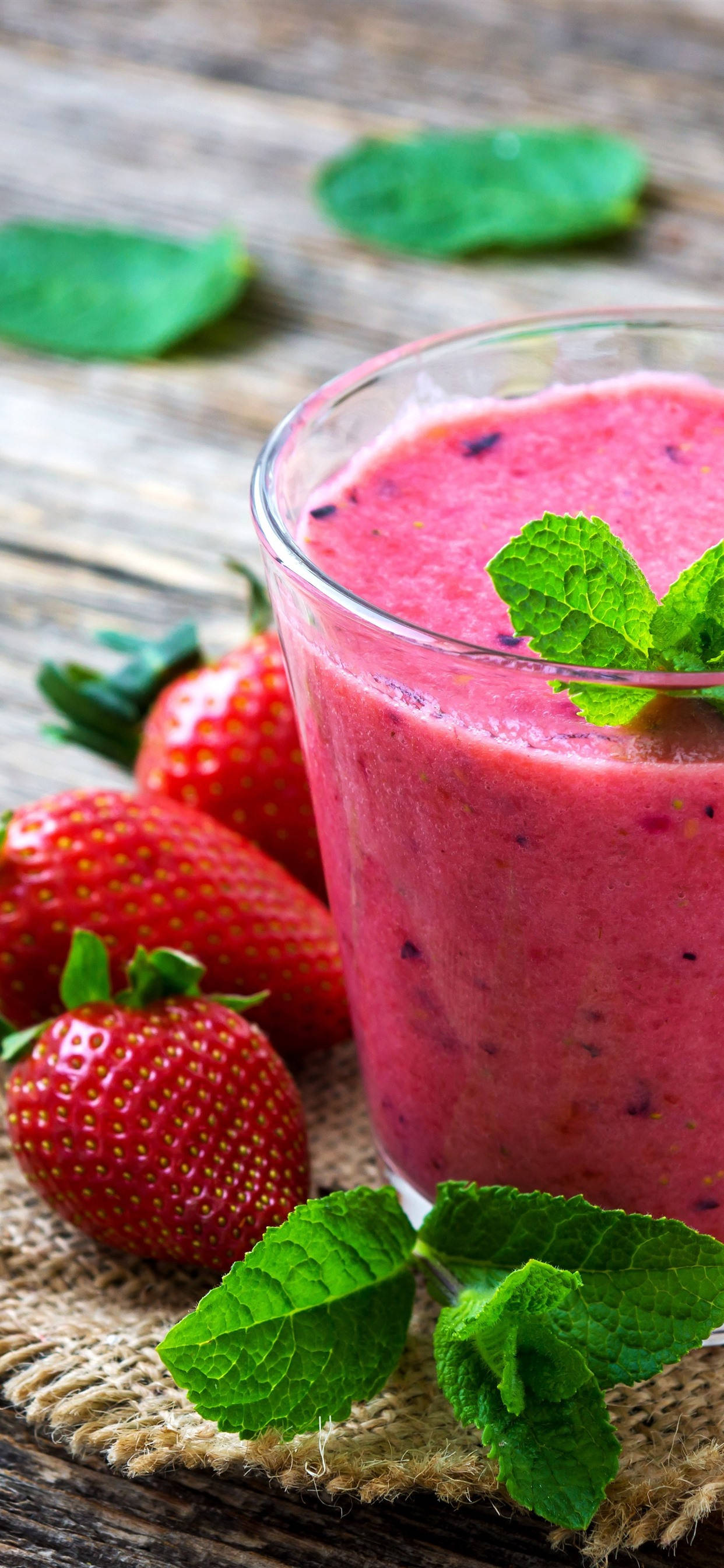 Batido con Fresa y Hoja Fondos de pantalla