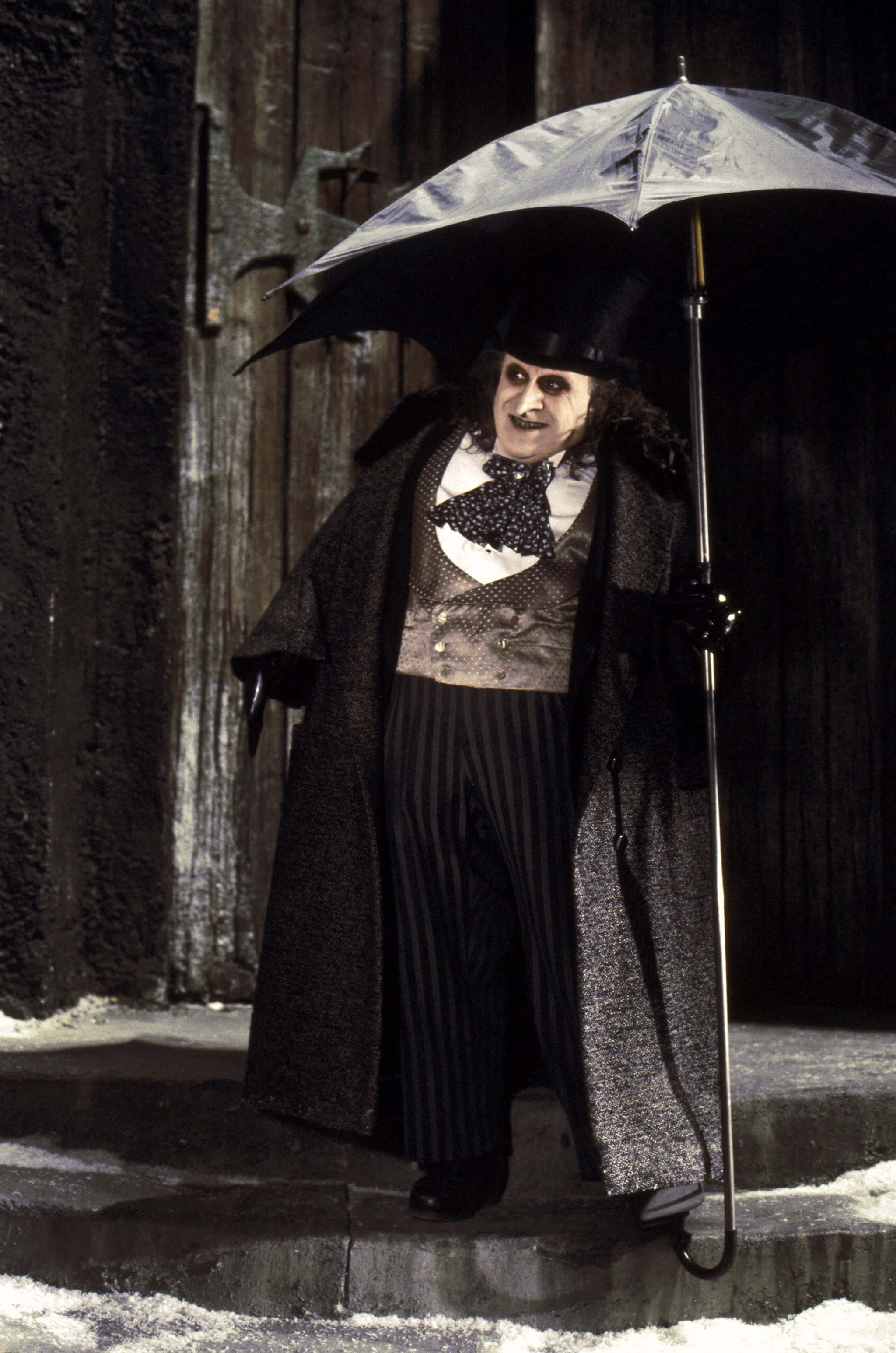 Batman se enfrenta a Penguin en un duelo épico Fondos de pantalla