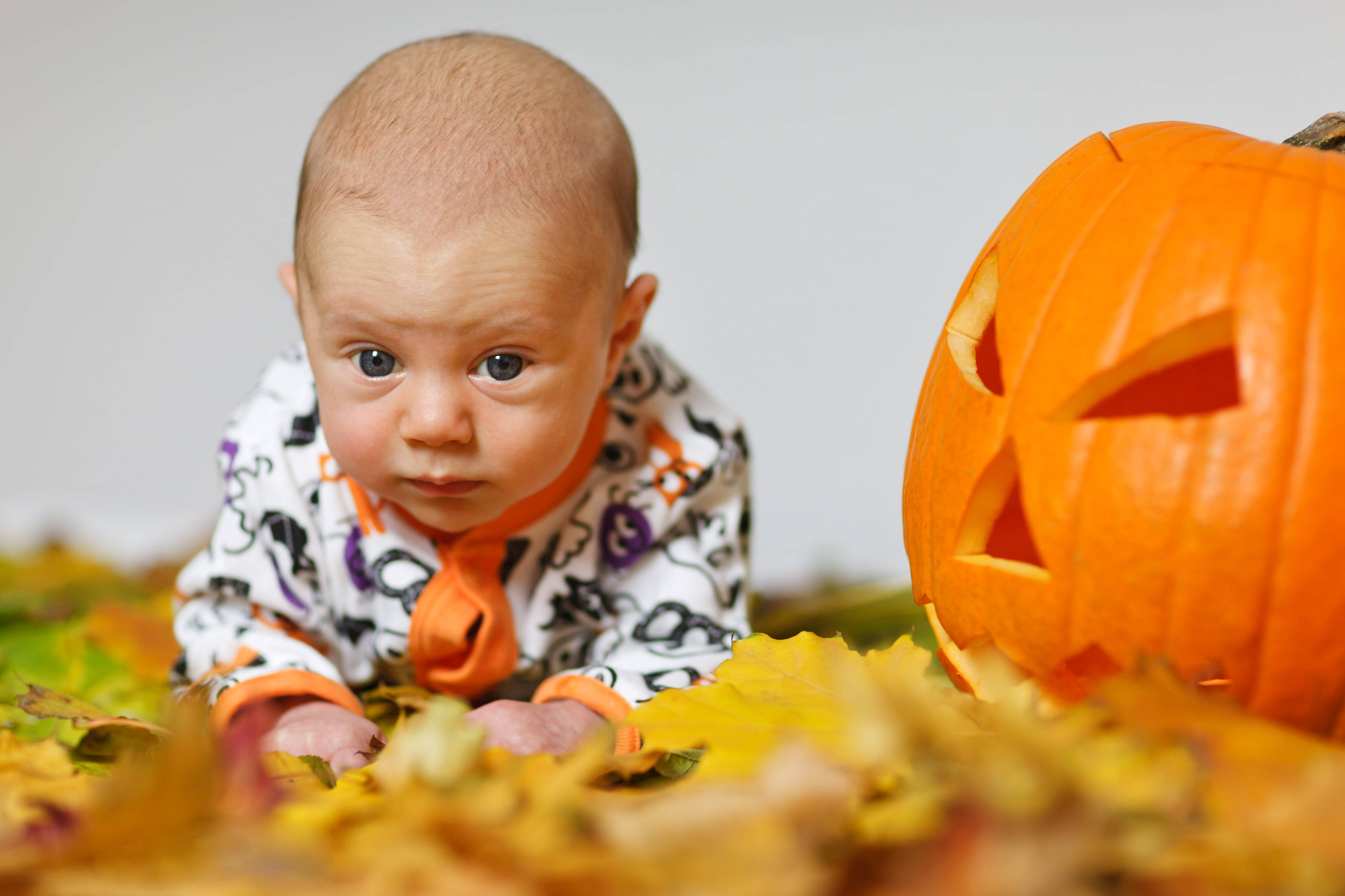 Bebé lindo de Halloween Fondos de pantalla