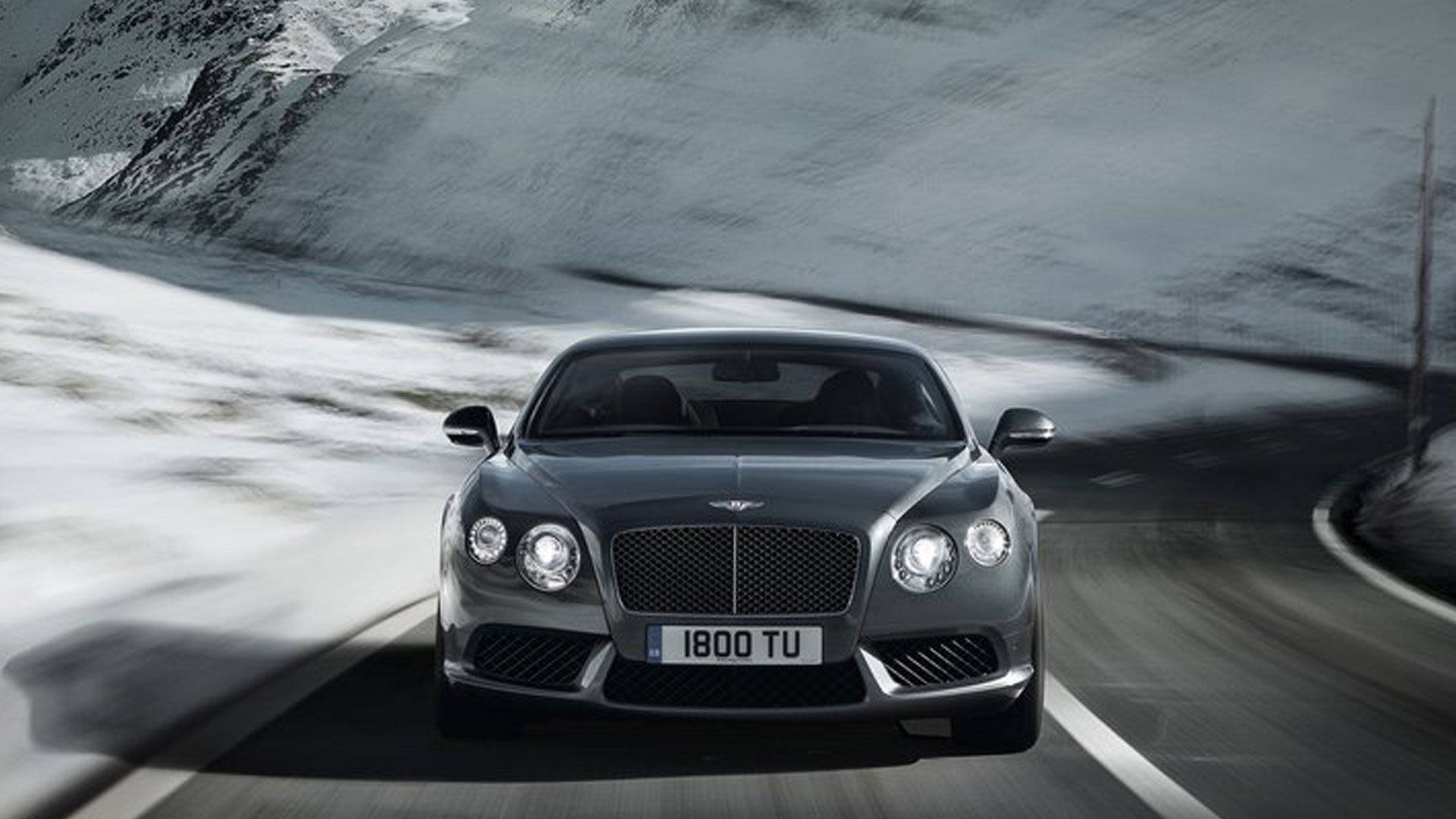 Bentley Acelerando en Montañas Nevadas Fondos de pantalla