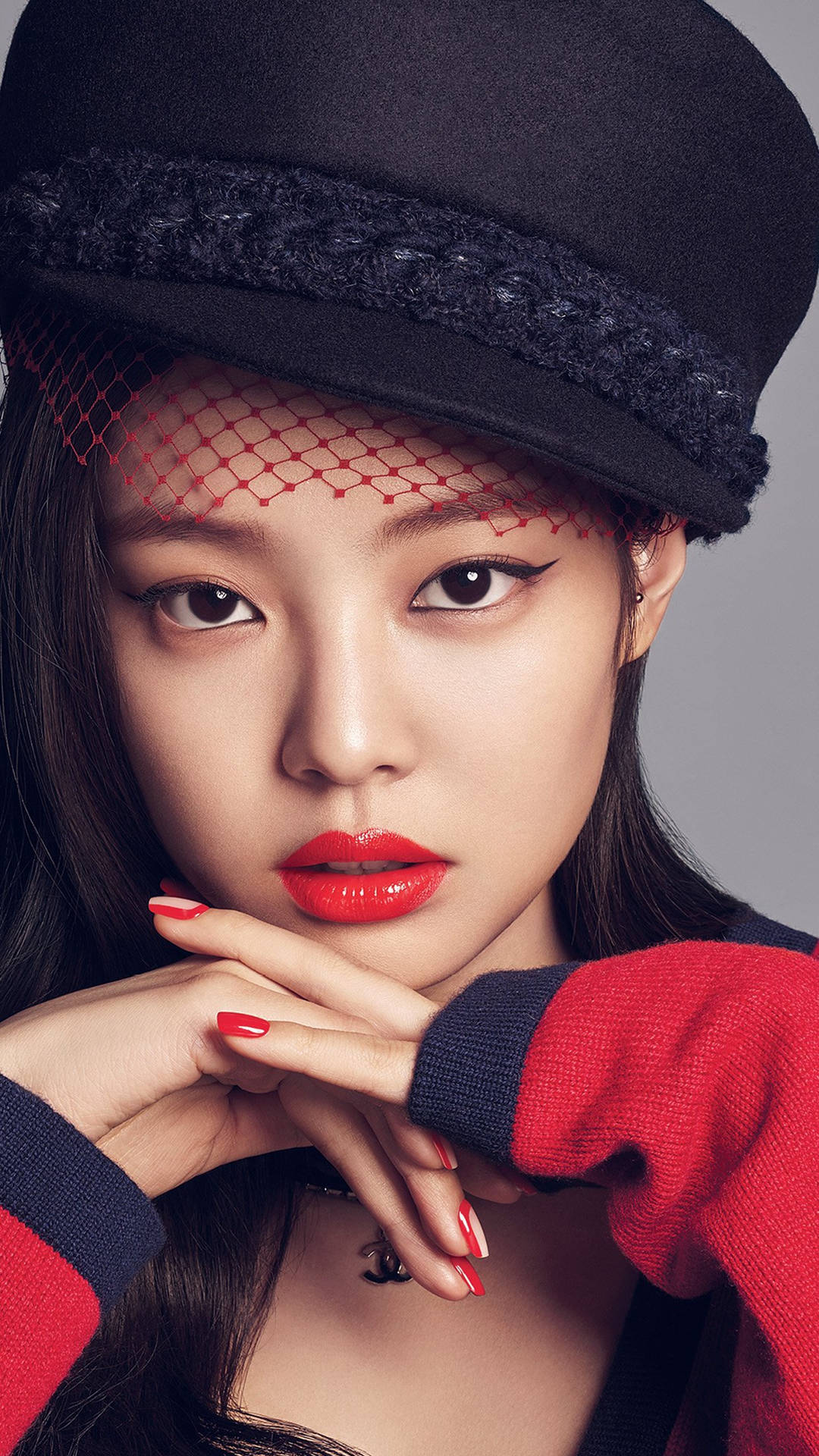 Fondo de pantalla de Blackpink Jennie con boina y lápiz labial rojo brillante