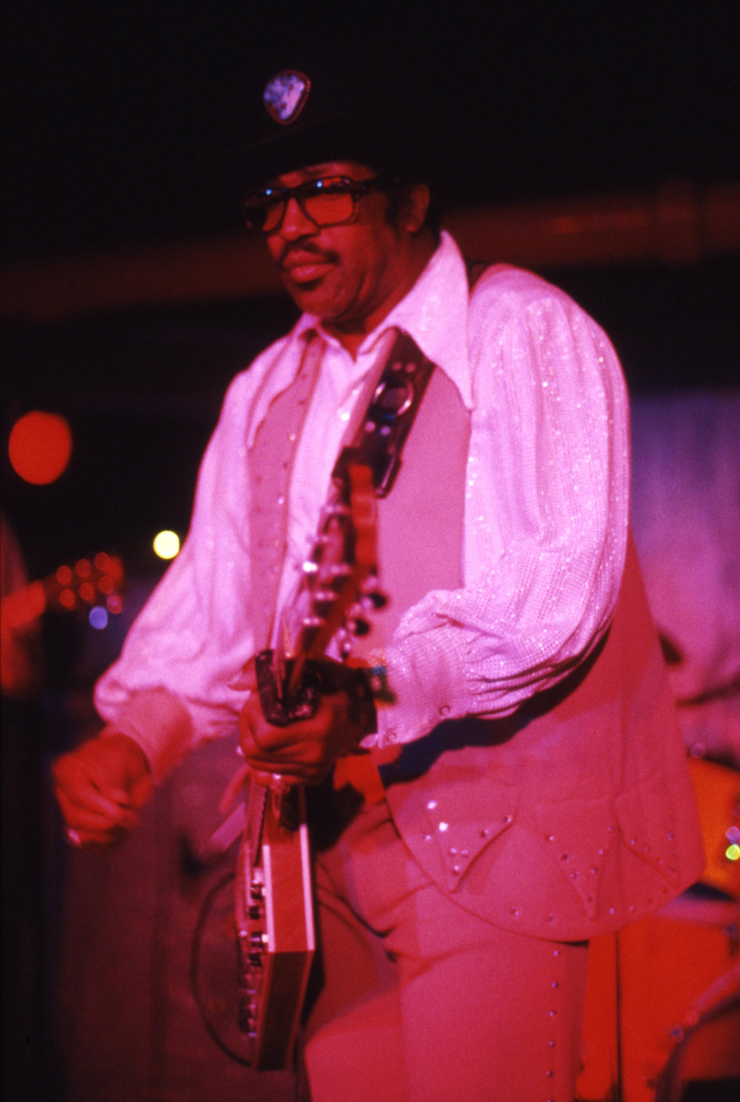Bo Diddley sobre luz rosa Fondos de pantalla