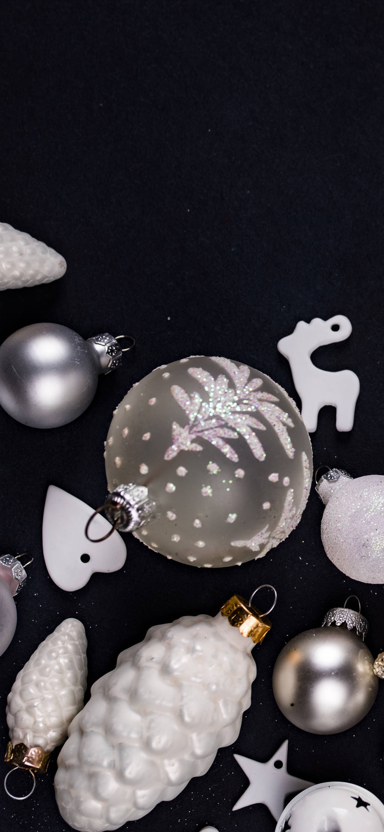 Bolas plateadas navideñas estéticas para iPhone Fondos de pantalla
