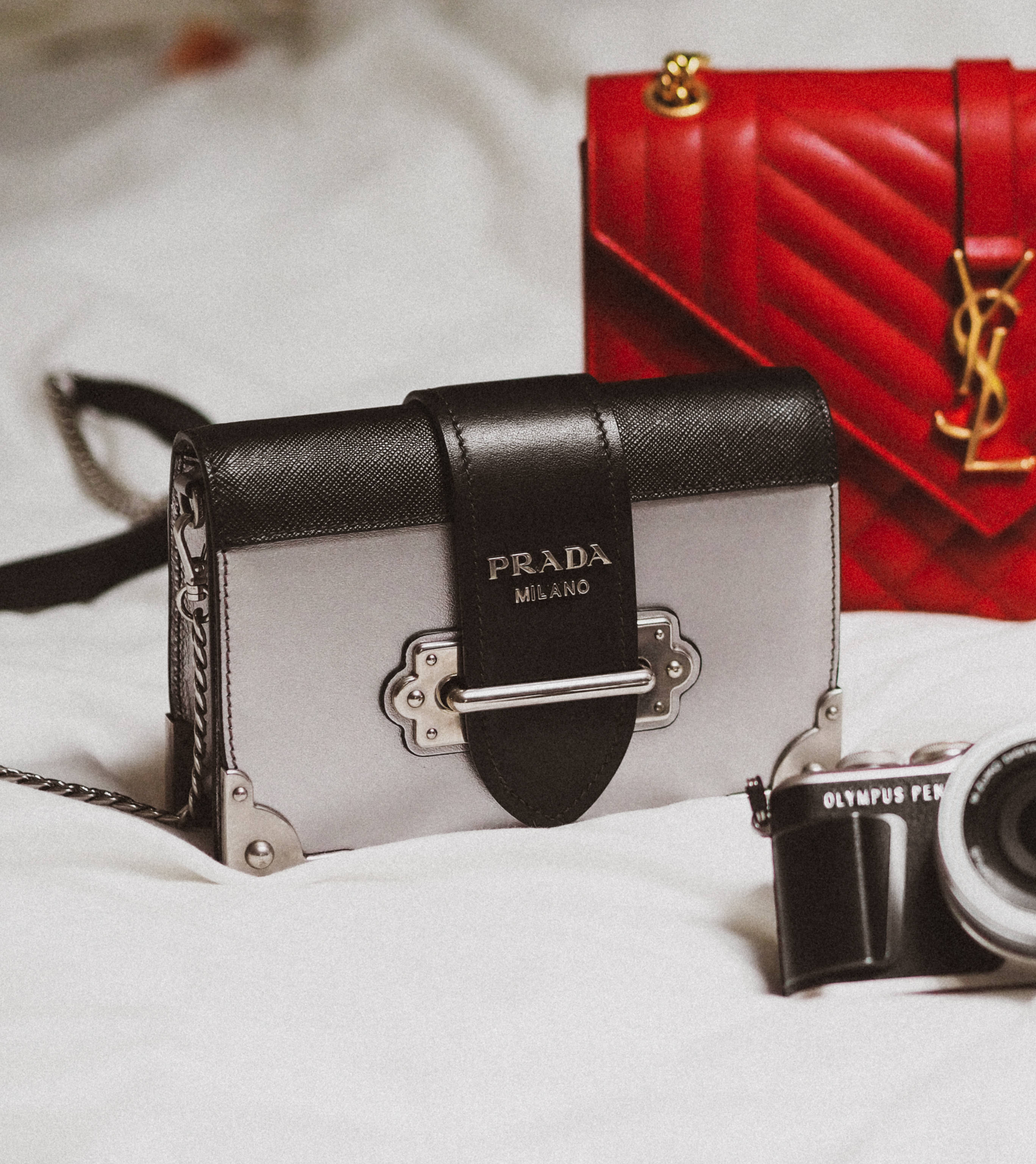 Bolsas Prada y YSL Fondos de pantalla