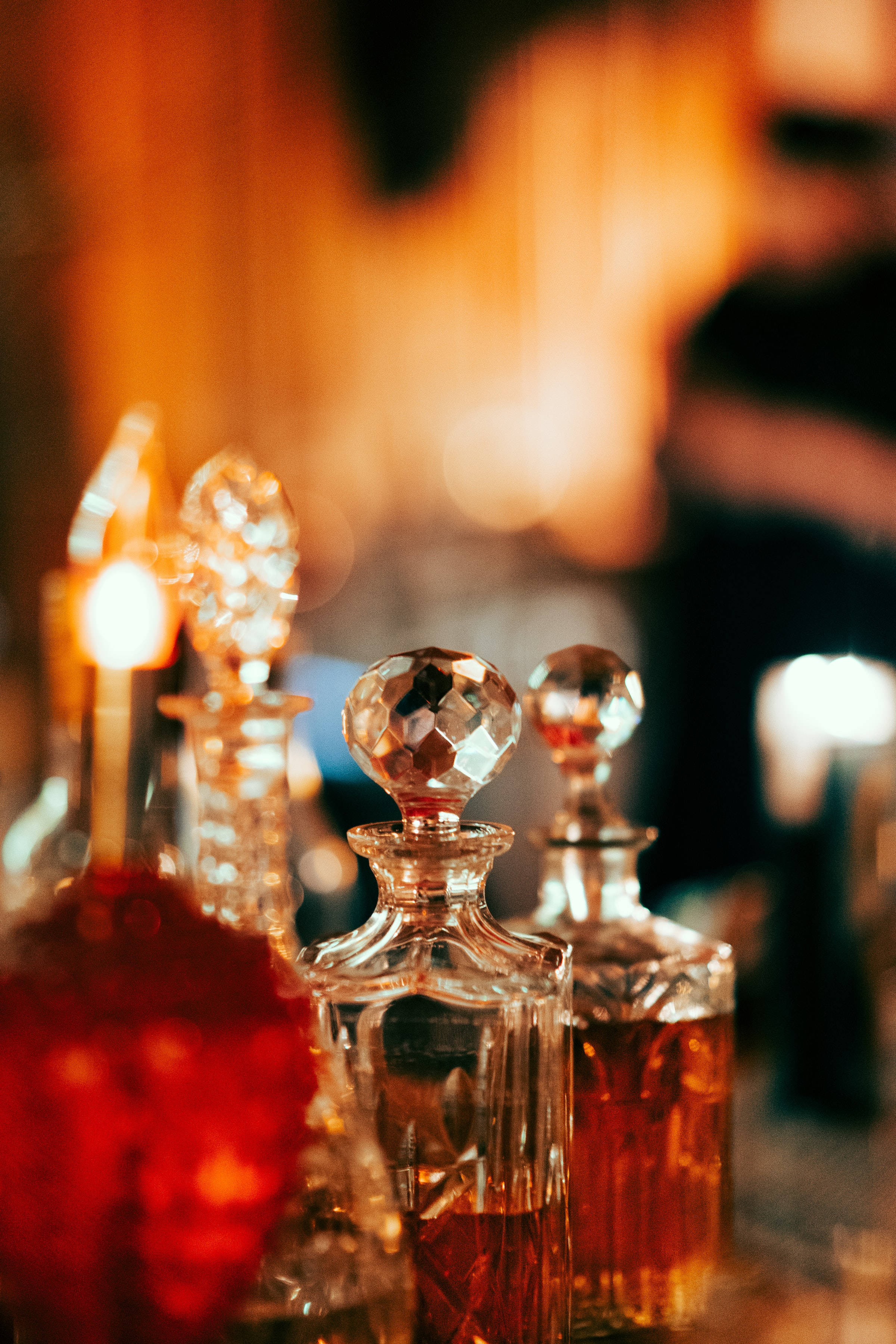 Botellas elegantes de whiskey y licor Fondos de pantalla