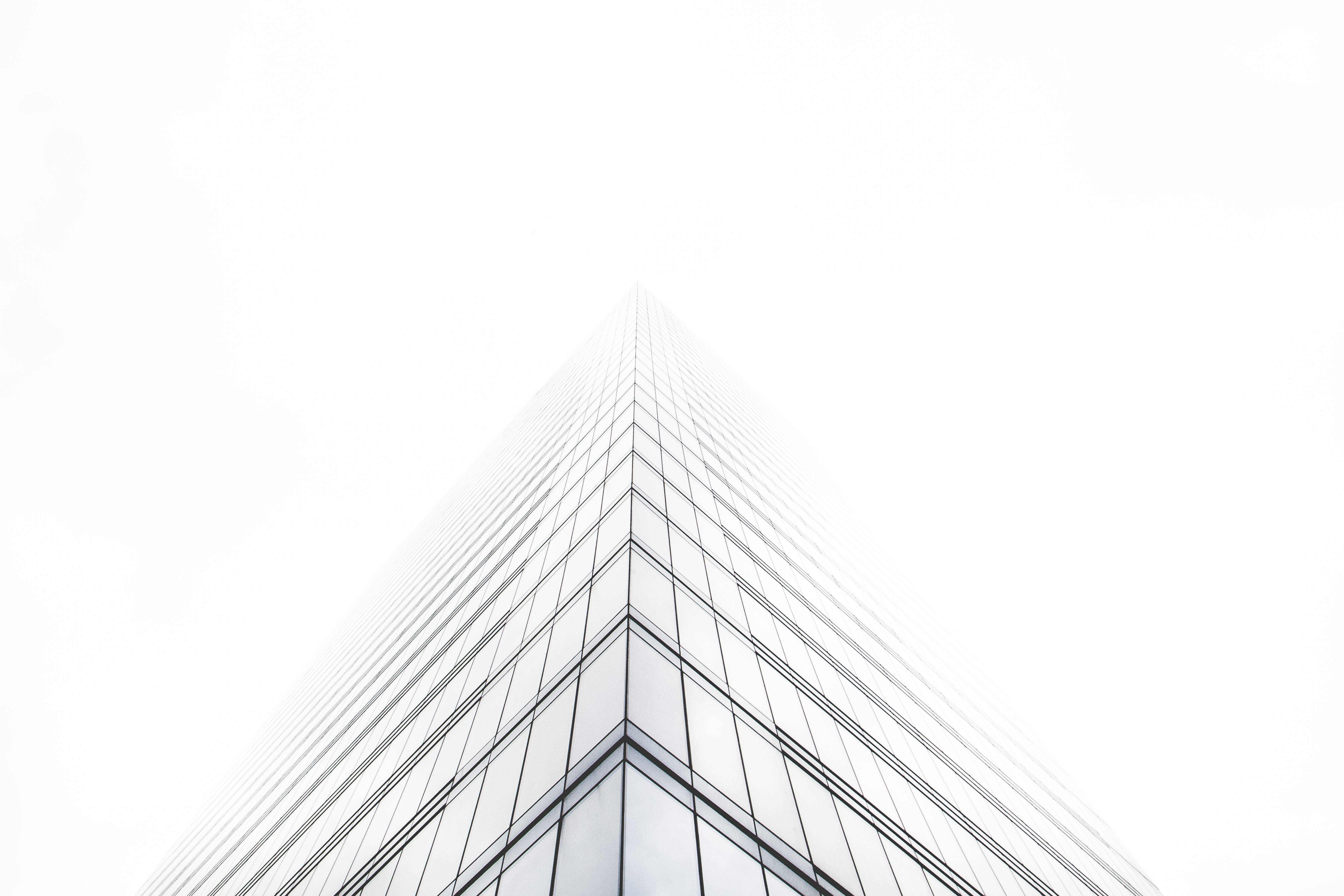 Brillantez arquitectónica sobre fondo abstracto blanco Fondos de pantalla