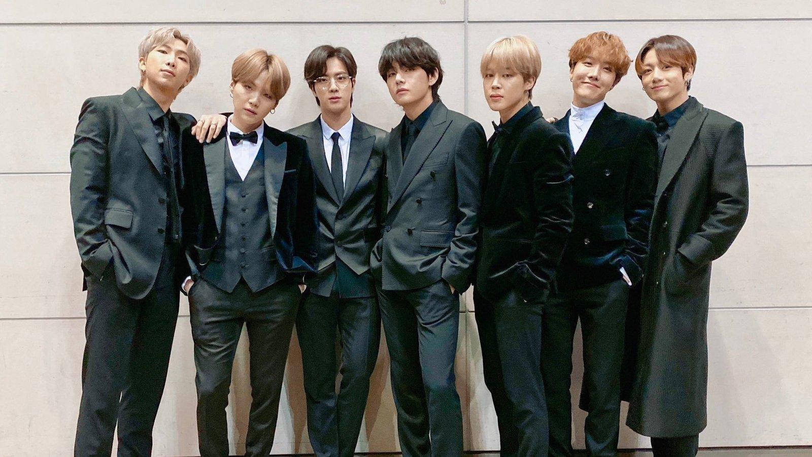 BTS 2020 en traje negro Fondos de pantalla