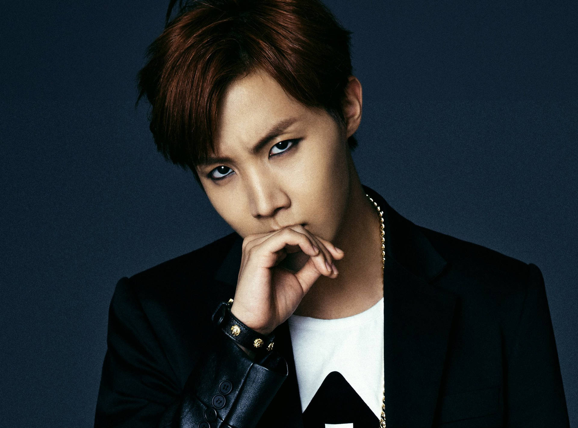 BTS J-Hope con delineador de ojos Fondos de pantalla