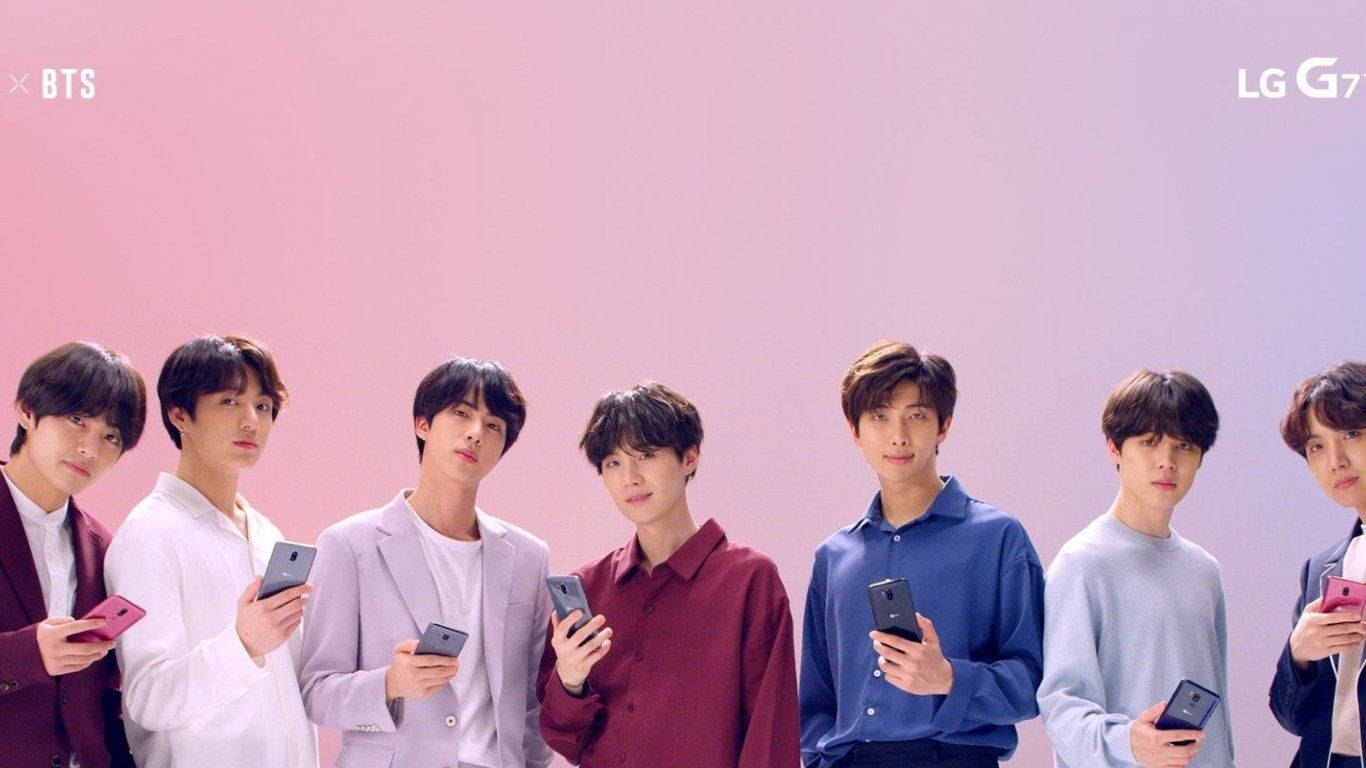 BTS sosteniendo teléfonos LG en laptop Fondos de pantalla