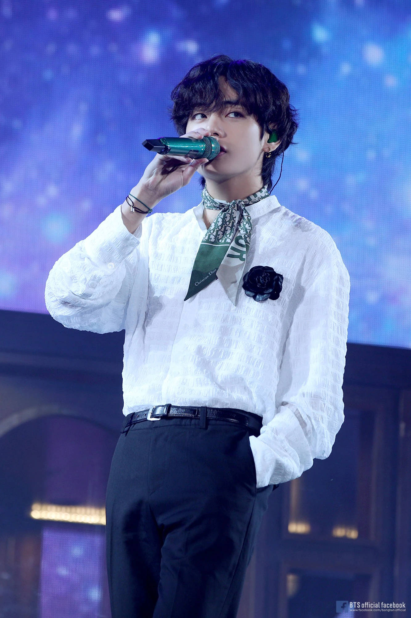 Bufanda de V de BTS de Dior Fondos de pantalla
