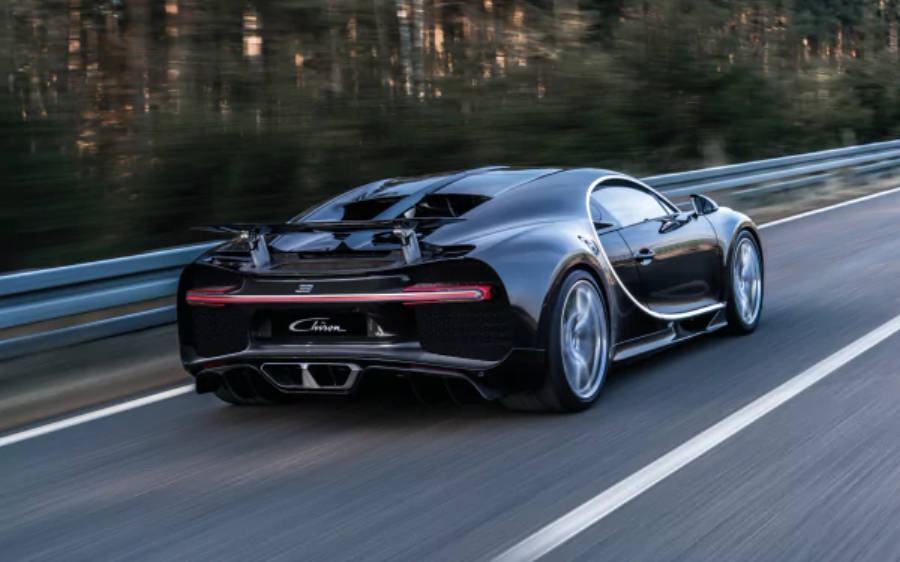 Bugatti Chiron negro en movimiento 4K Fondos de pantalla