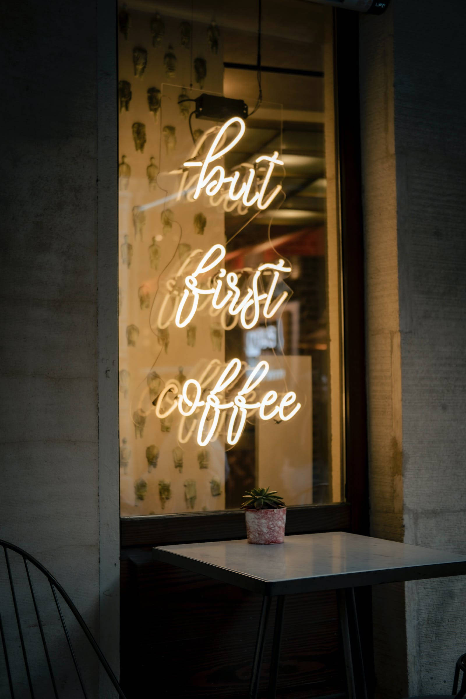But First Coffee Neón para iPhone Fondos de pantalla