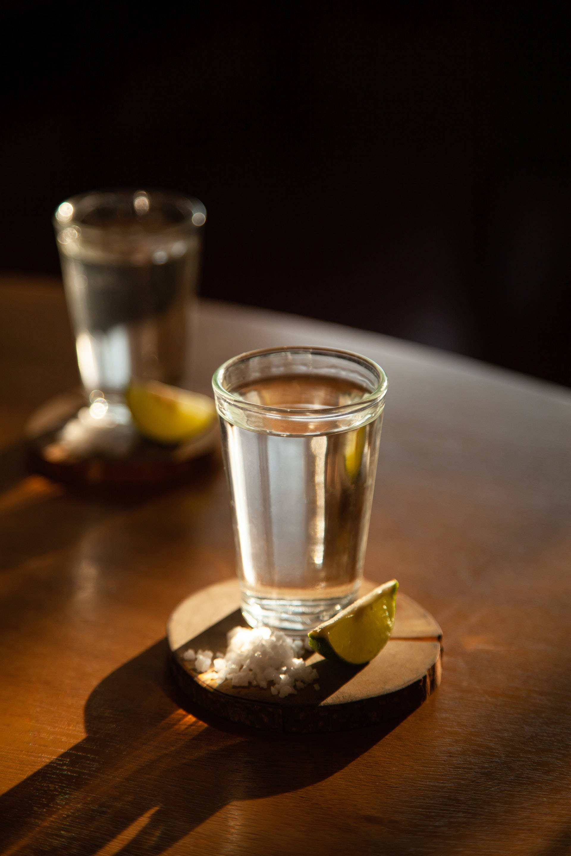 Caballitos de Tequila en Posavasos de Madera Fondos de pantalla