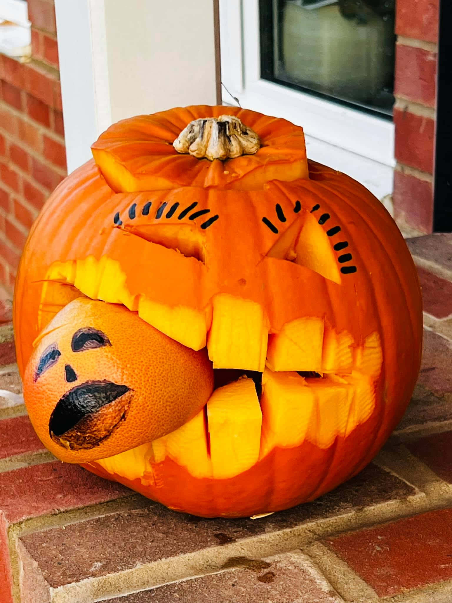 Calabaza de Halloween con diseño de monstruo aterrador Fondos de pantalla