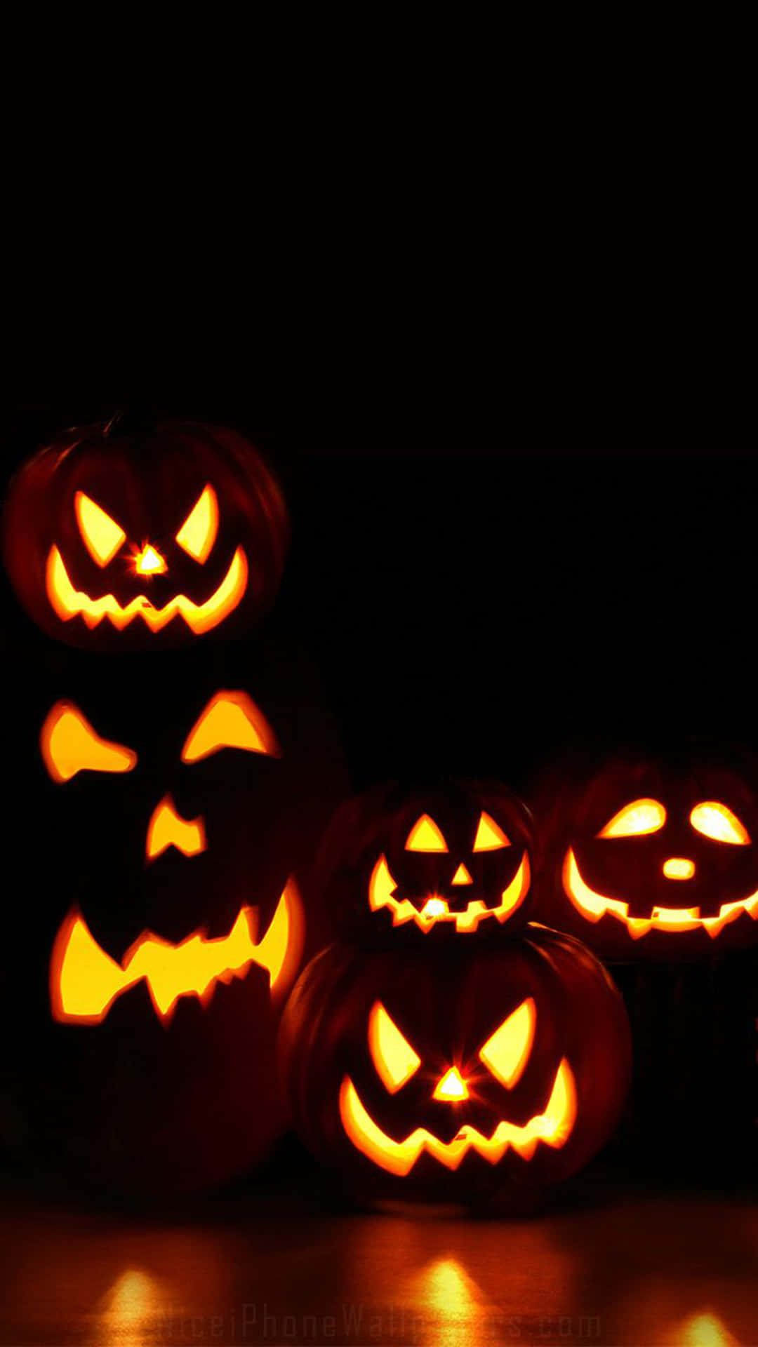 Calabazas de Halloween en la oscuridad para fondo de iPhone Fondos de pantalla