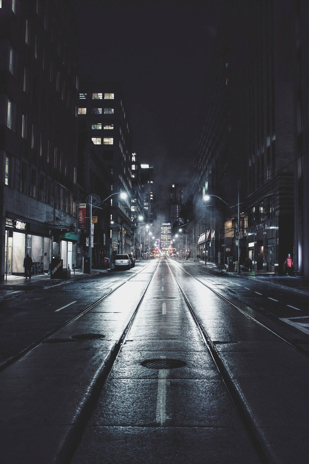 Calle Oscura en Escala de Grises para iPhone Fondos de pantalla