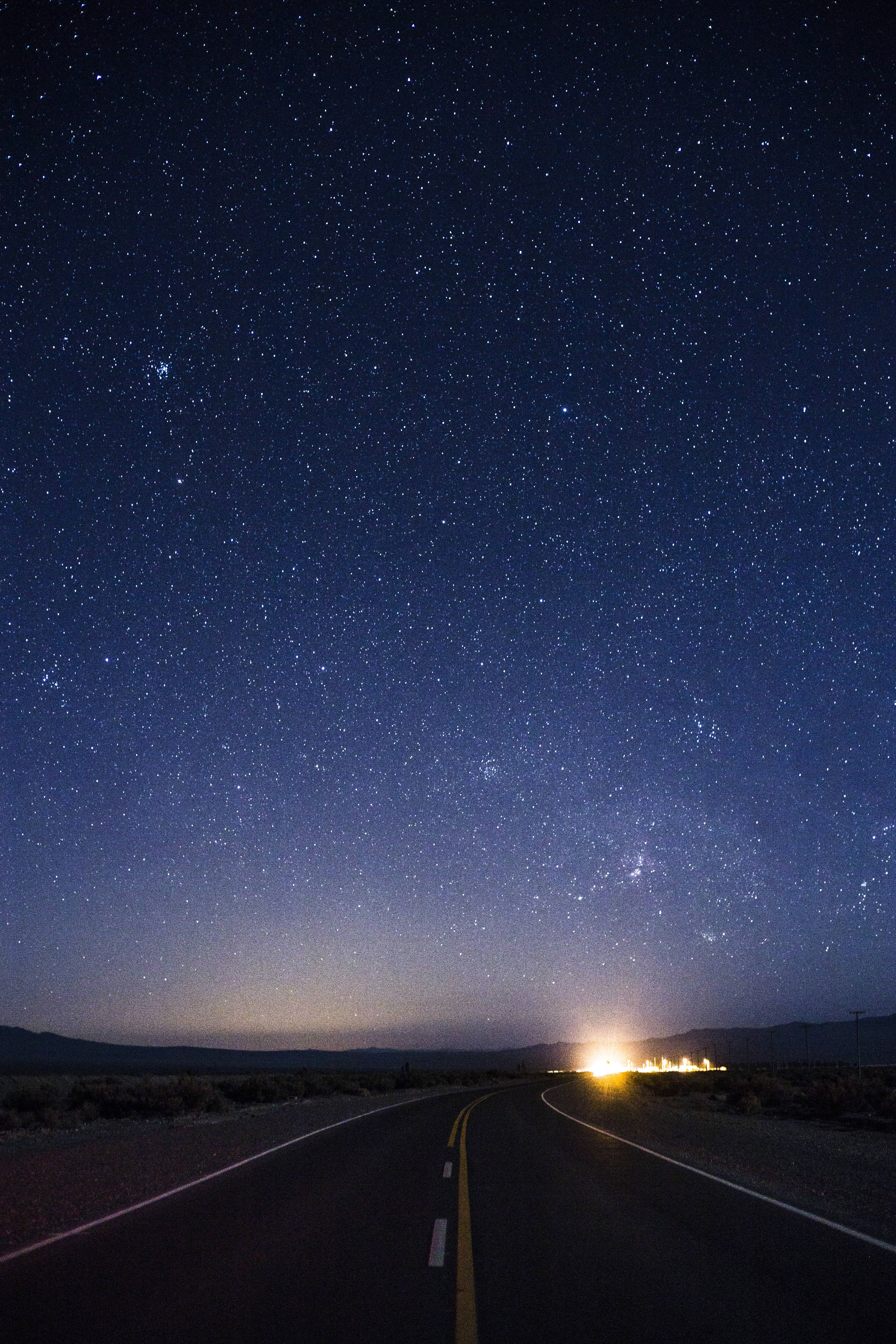Camino Vacío y Cielo Estrellado Fondos de pantalla
