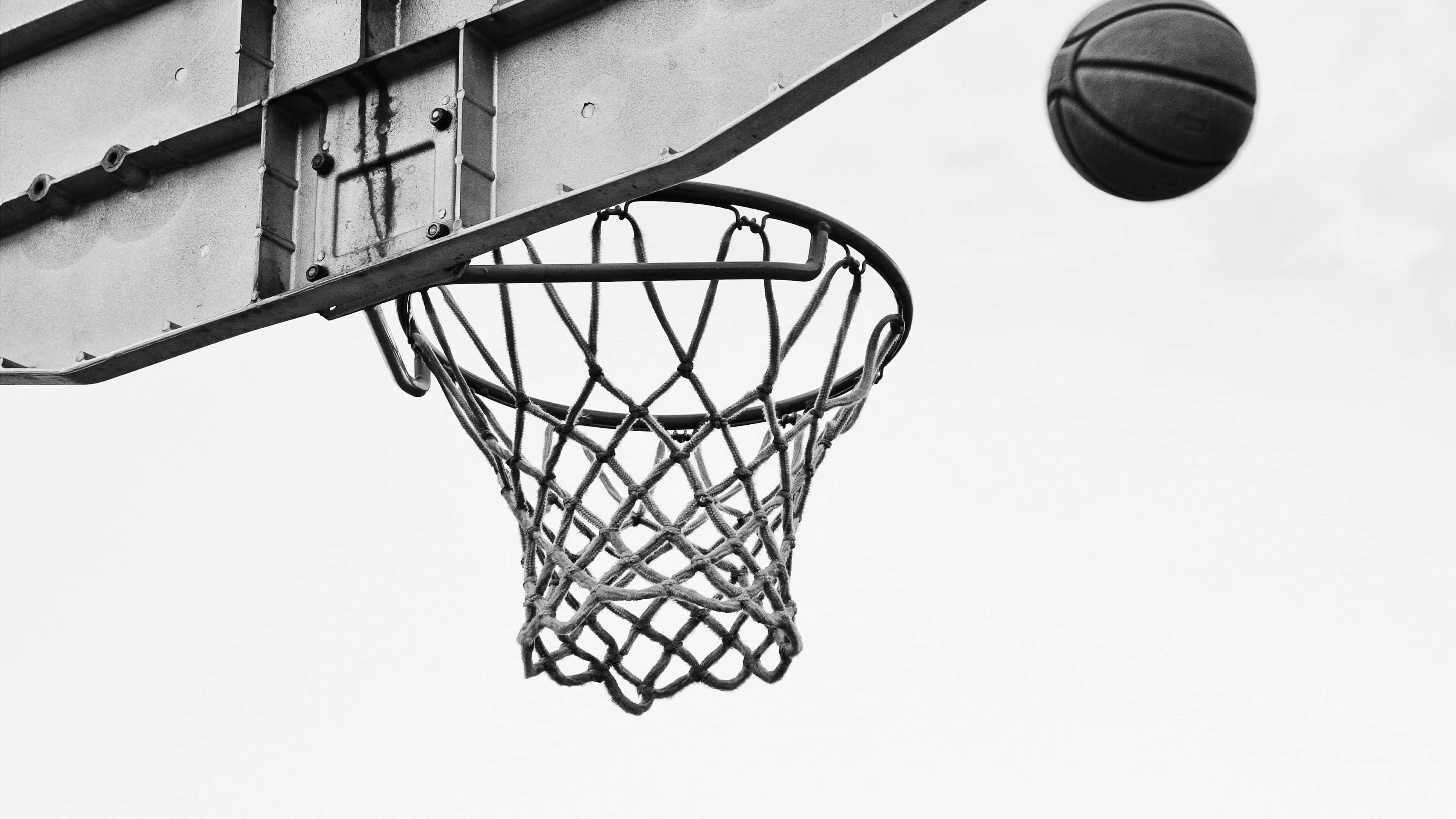 Cancha de Baloncesto 4K - Jugando con Estilo Fondos de pantalla