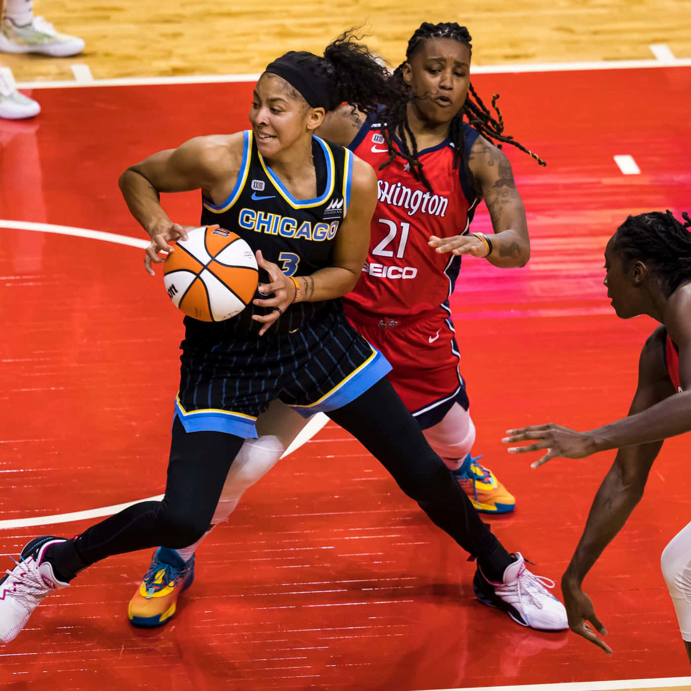 Candace Parker Robando un Balón Fondos de pantalla