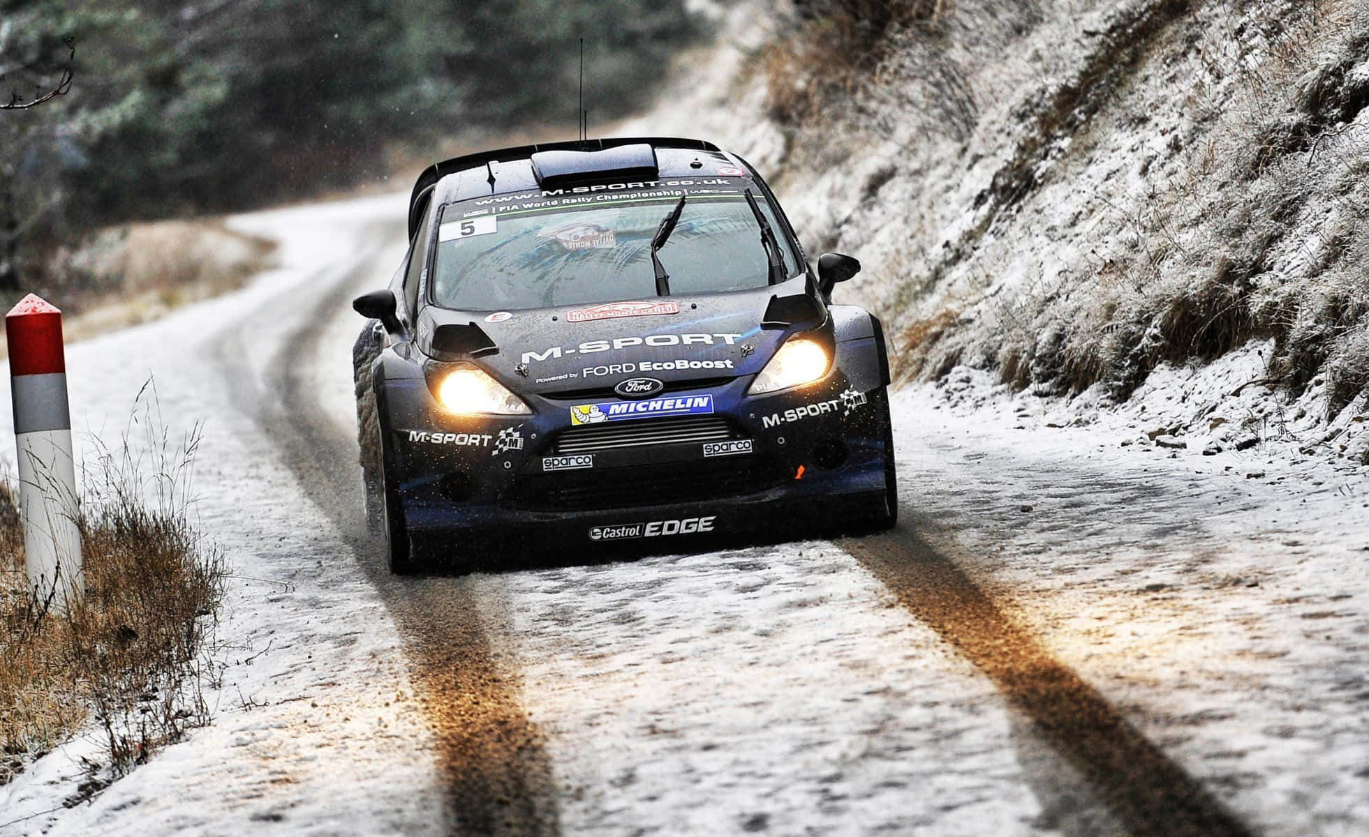 Carreras sobre Hielo en un Día de Invierno Fondos de pantalla