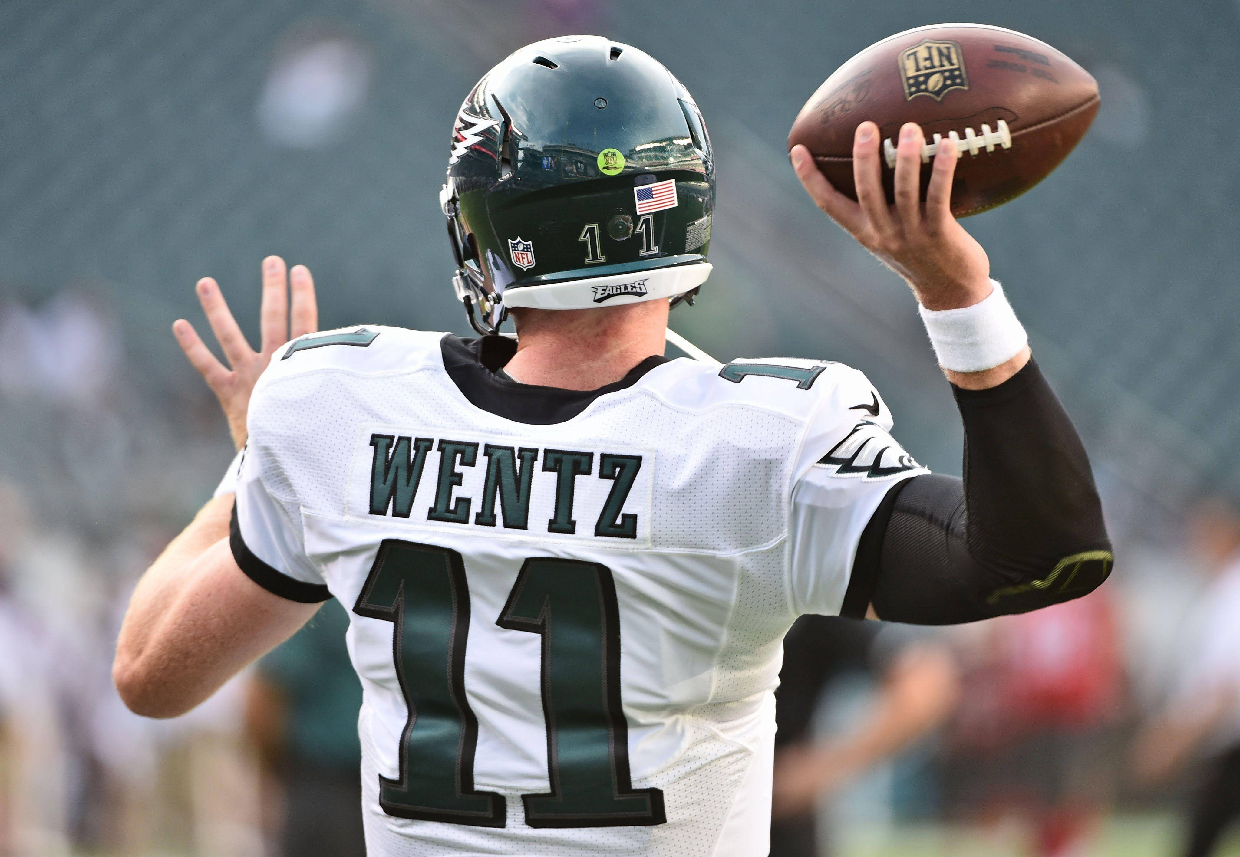 Carson Wentz Lanzando el Balón NFL Fondos de pantalla
