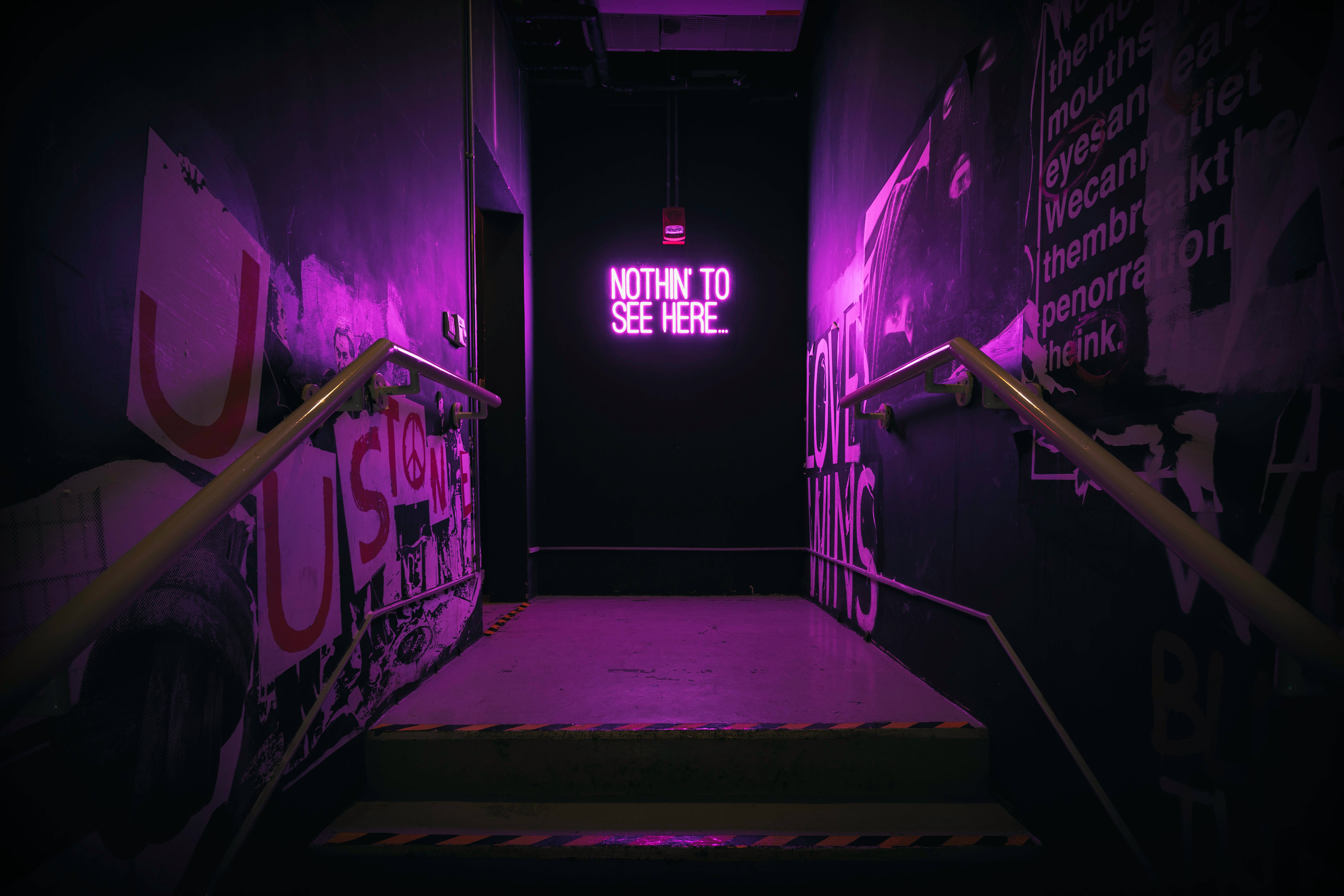 Cartel de neón morado estético de Nada Fondos de pantalla